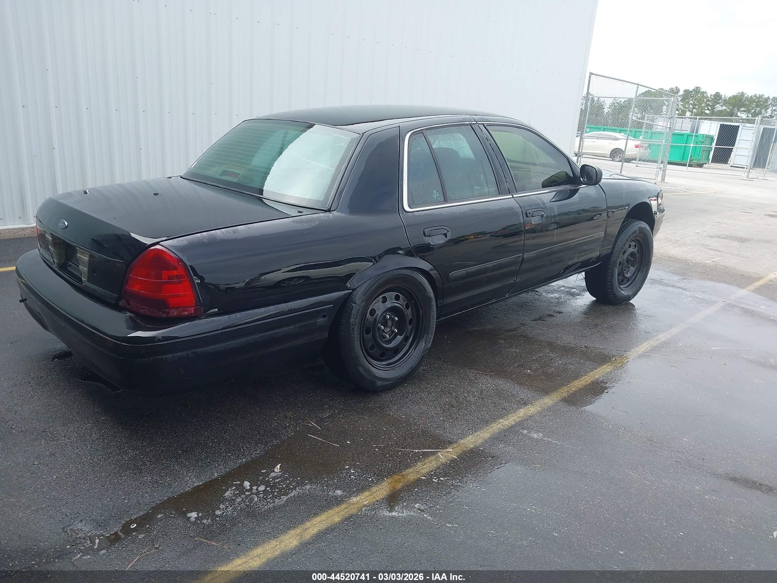 FORD CROWN image 4