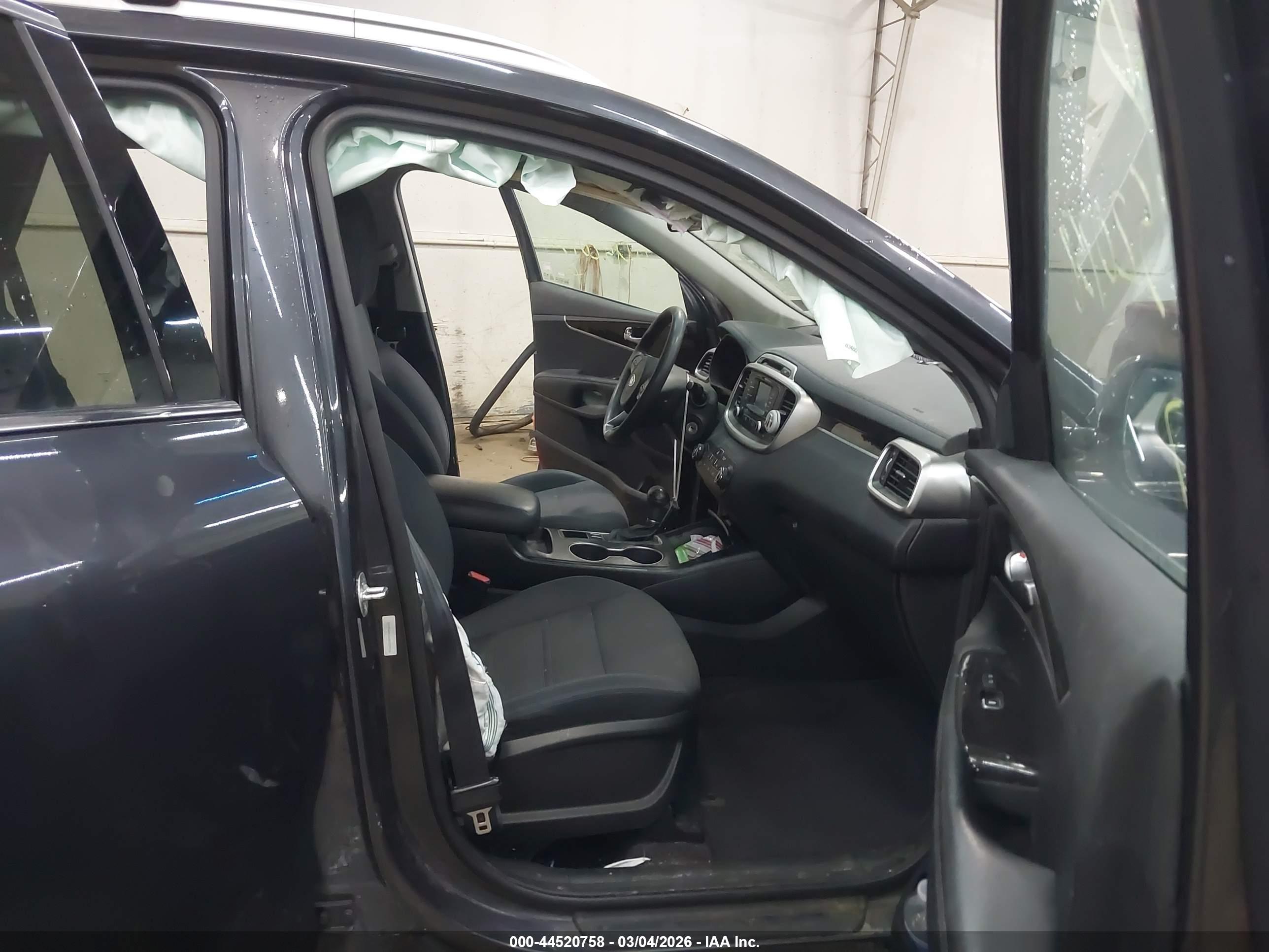 KIA SORENTO image 5