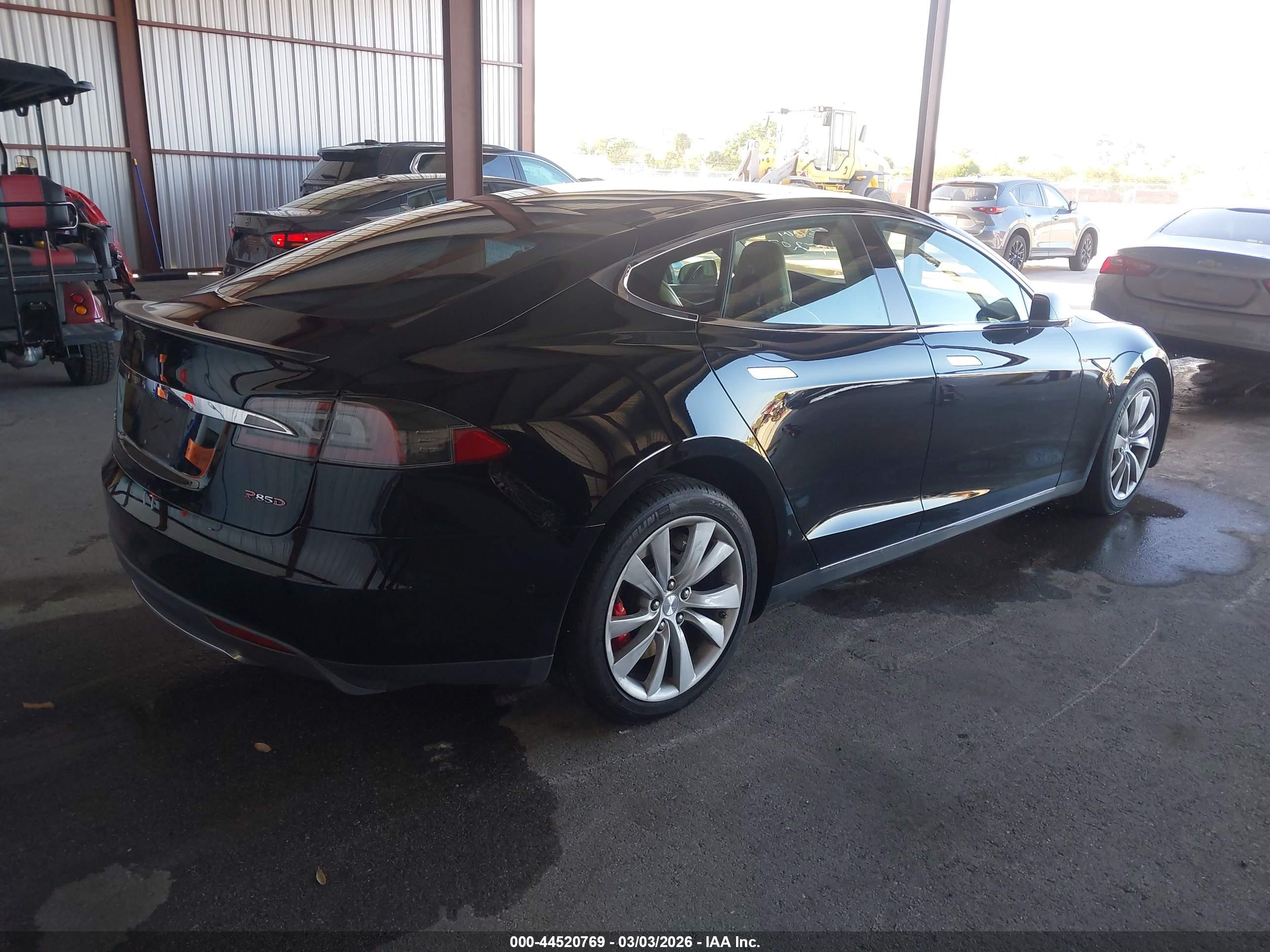 TESLA MODEL image 4