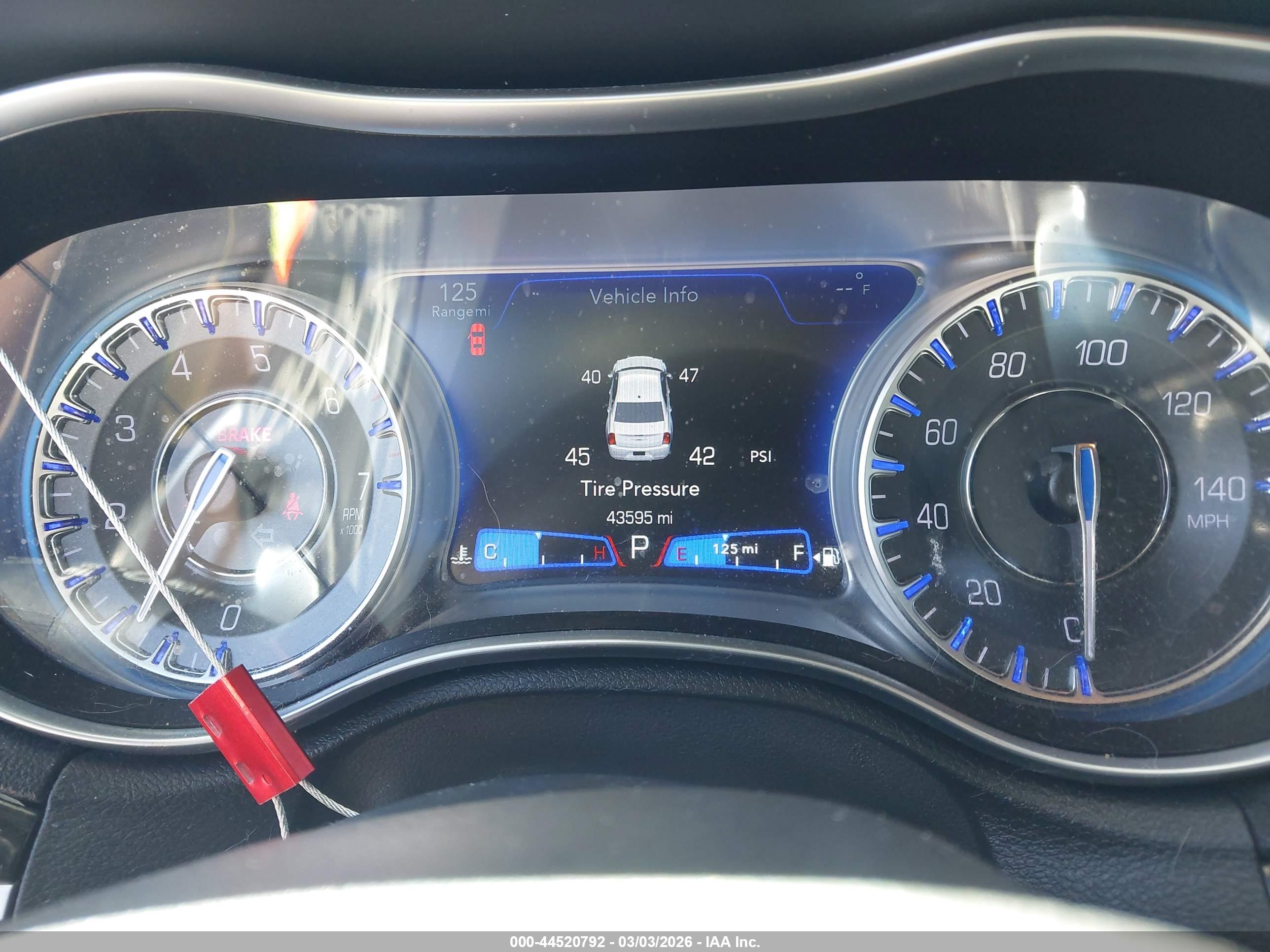 CHRYSLER 300 image 7