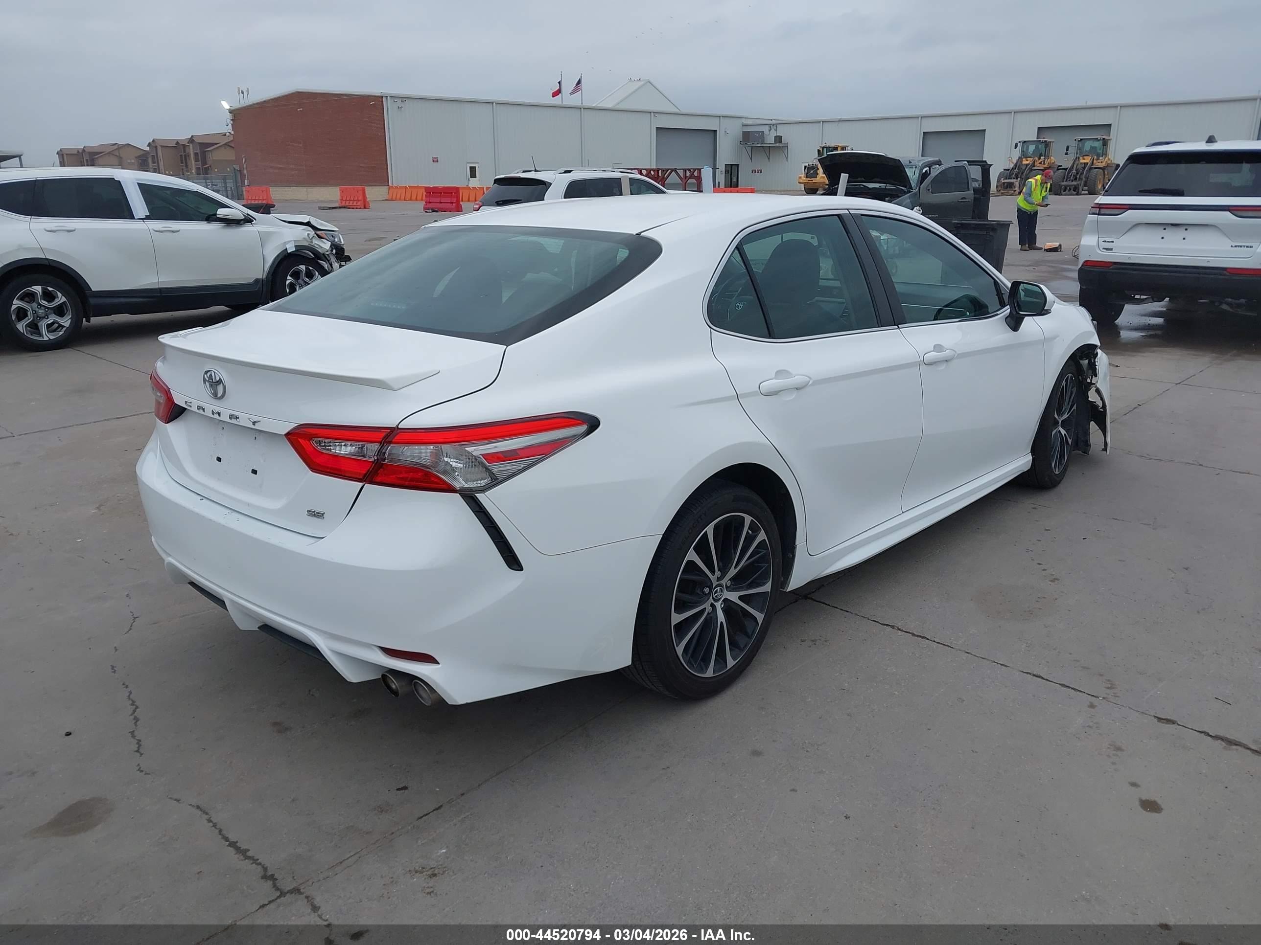 TOYOTA CAMRY image 4
