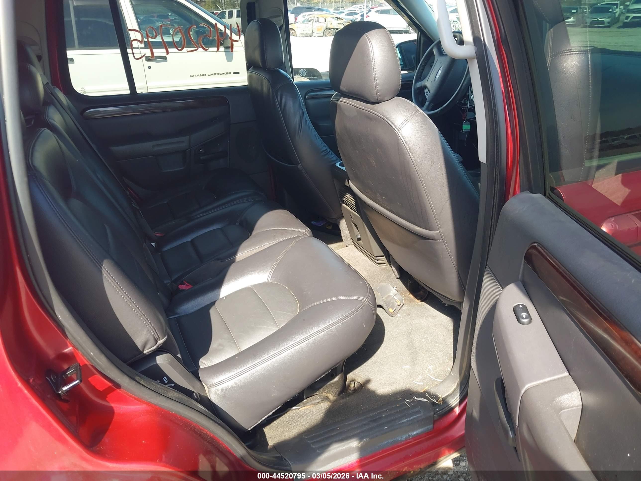FORD EXPLORER image 8