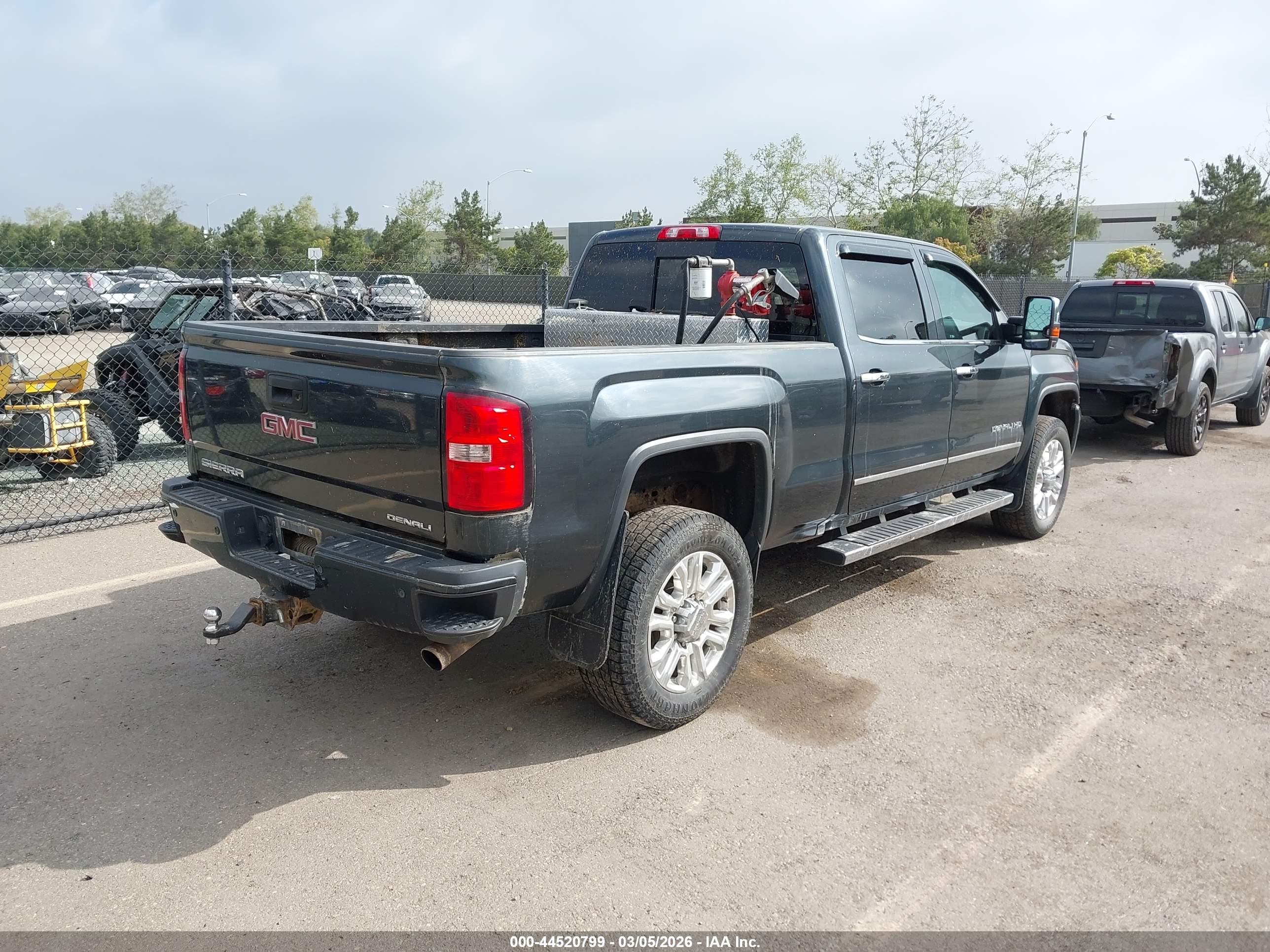 GMC SIERRA image 4