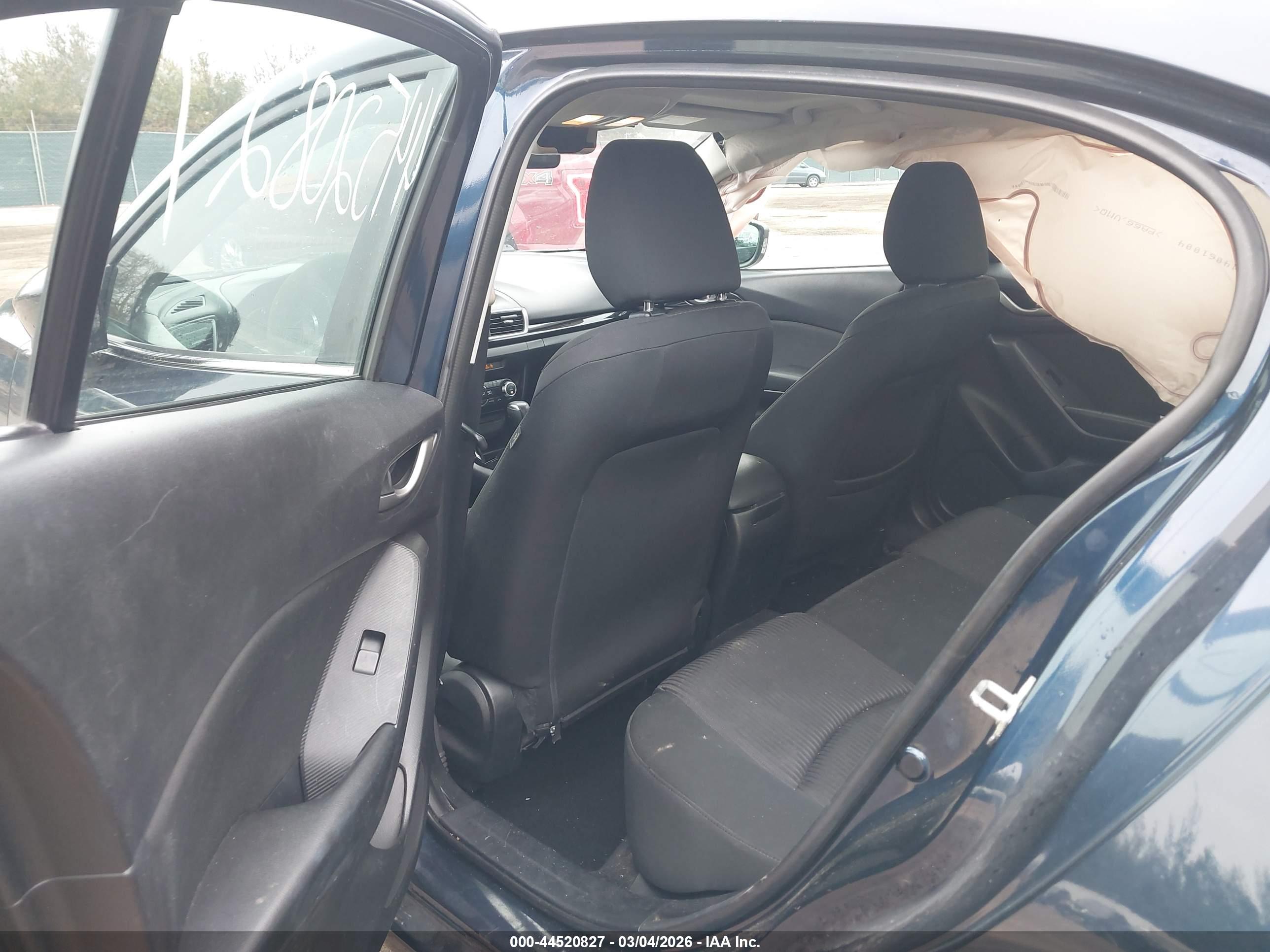MAZDA MAZDA3 image 8