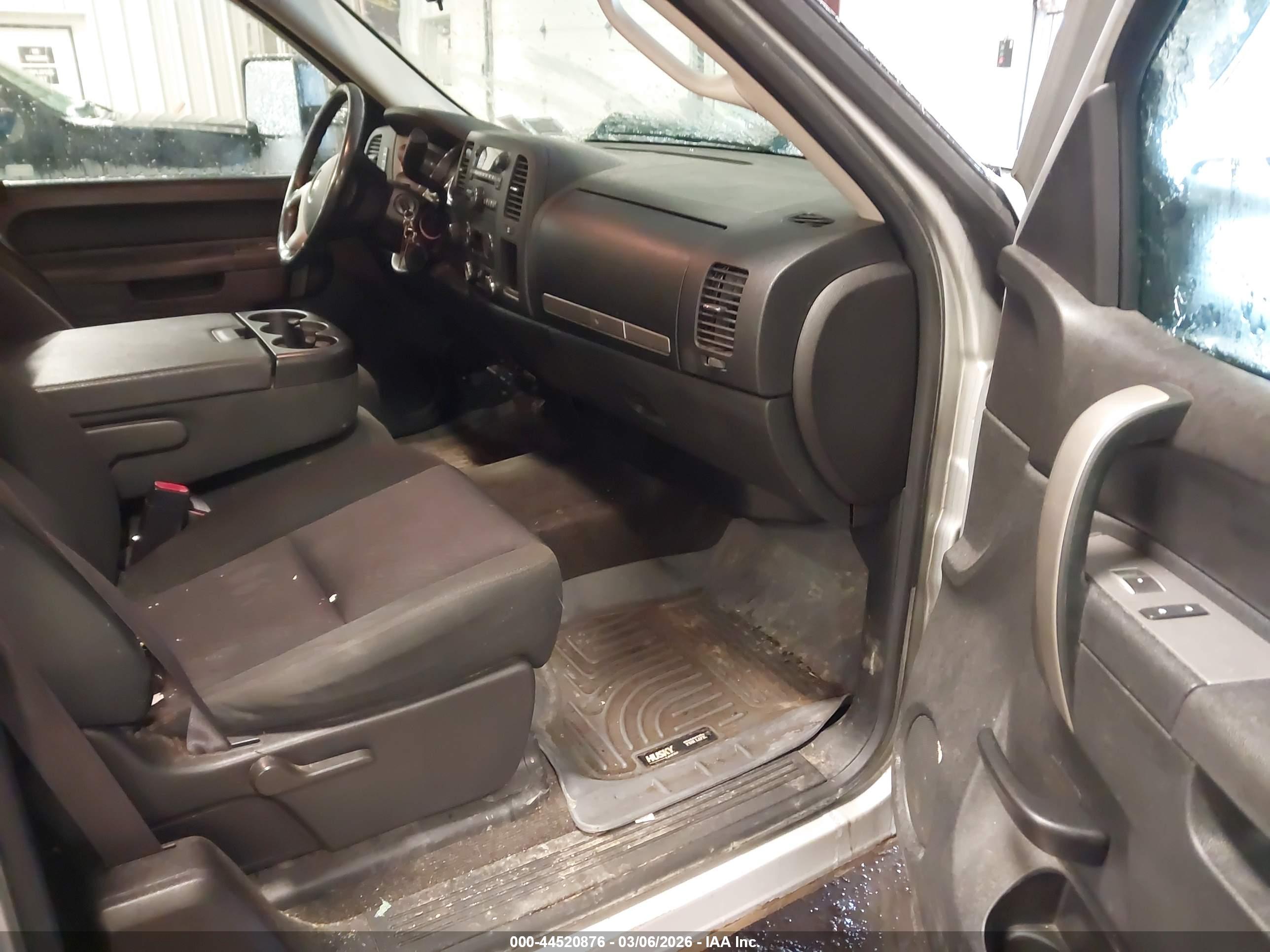 CHEVROLET SILVERADO image 5