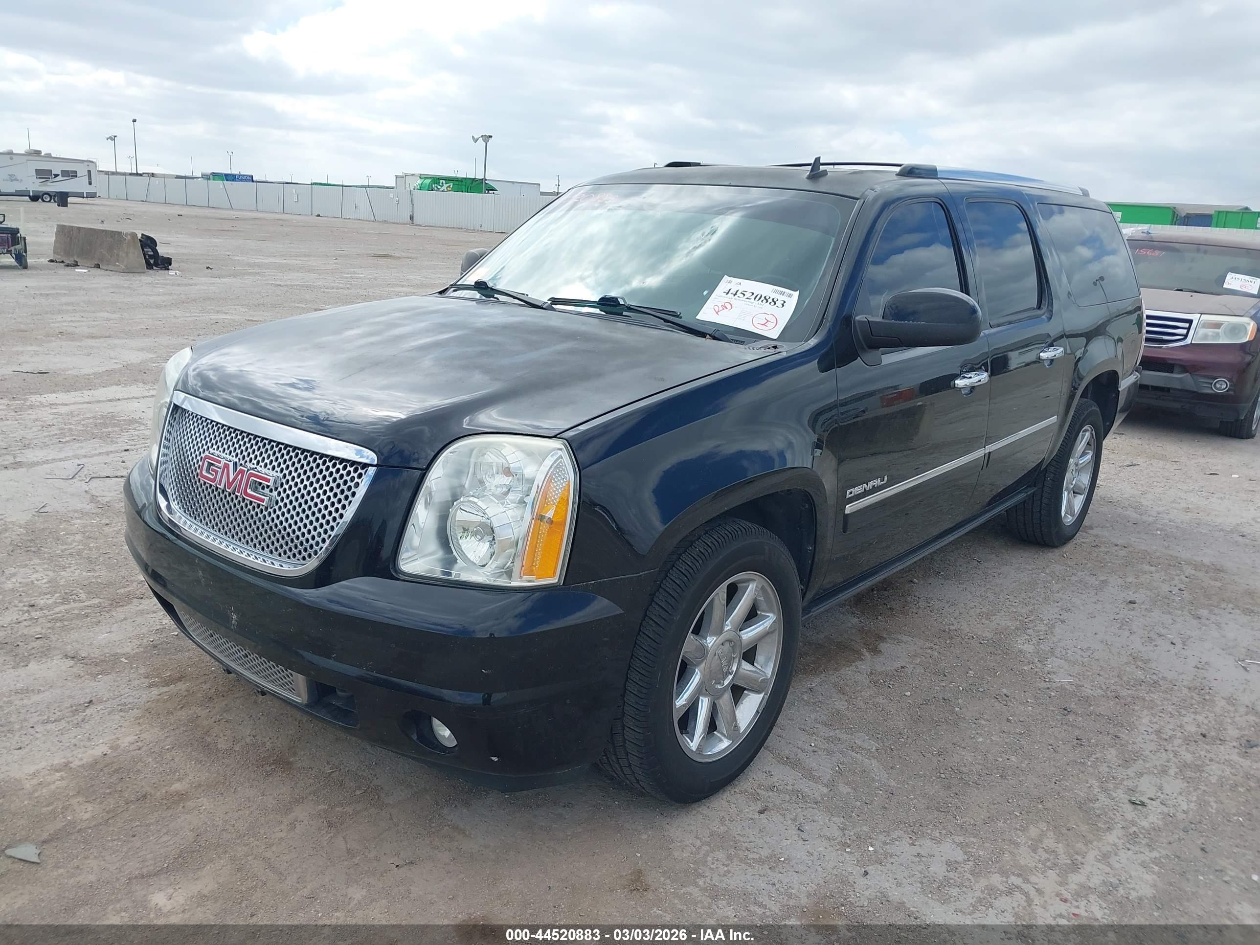 GMC YUKON image 2