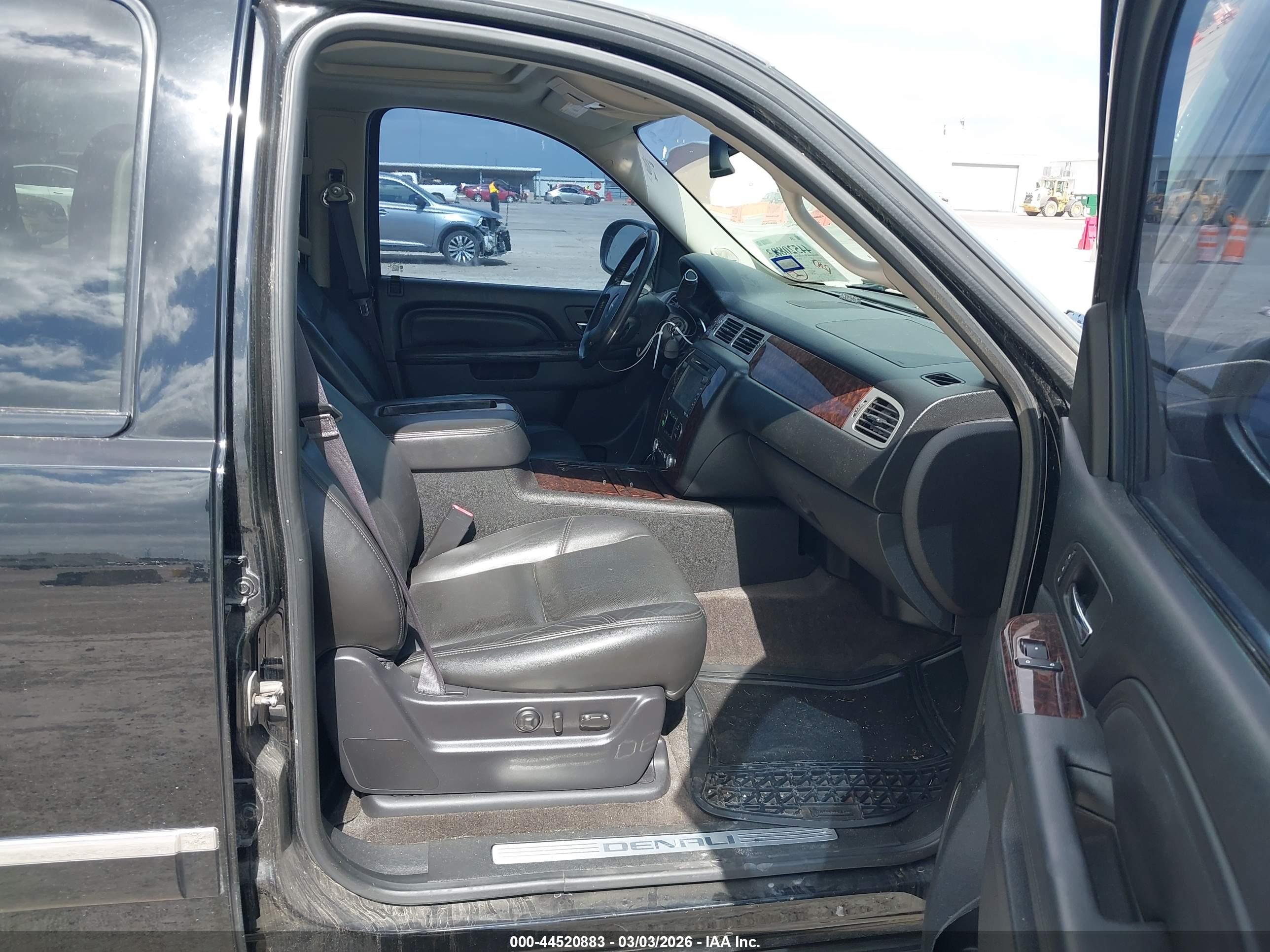 GMC YUKON image 5