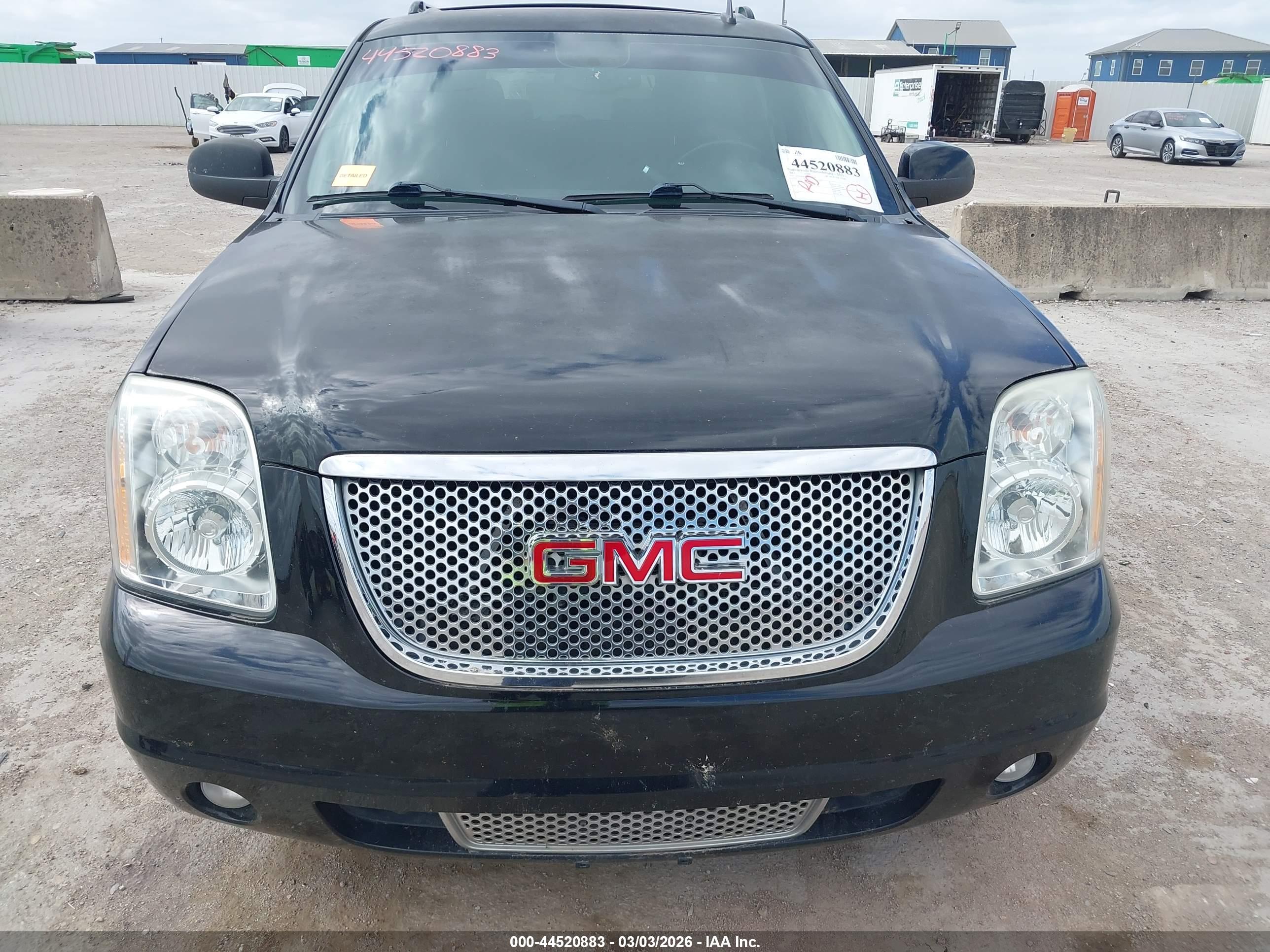 GMC YUKON image 6