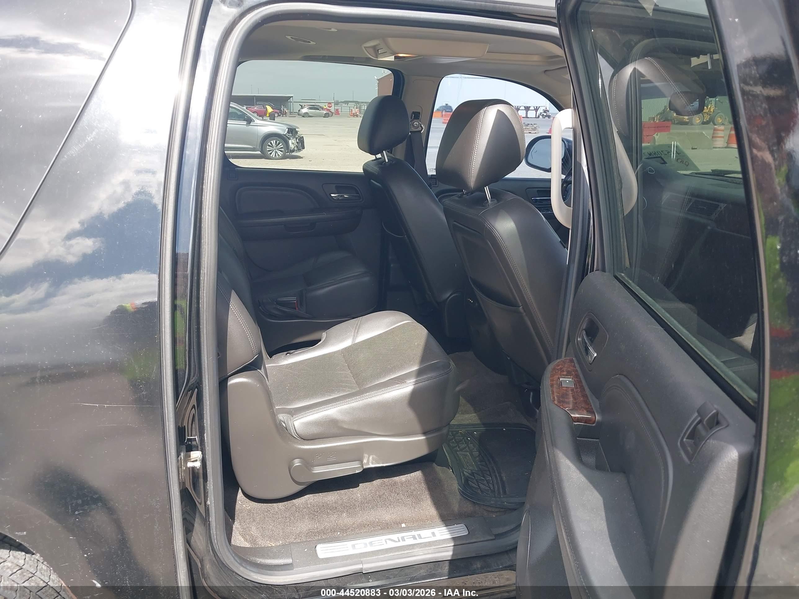 GMC YUKON image 8
