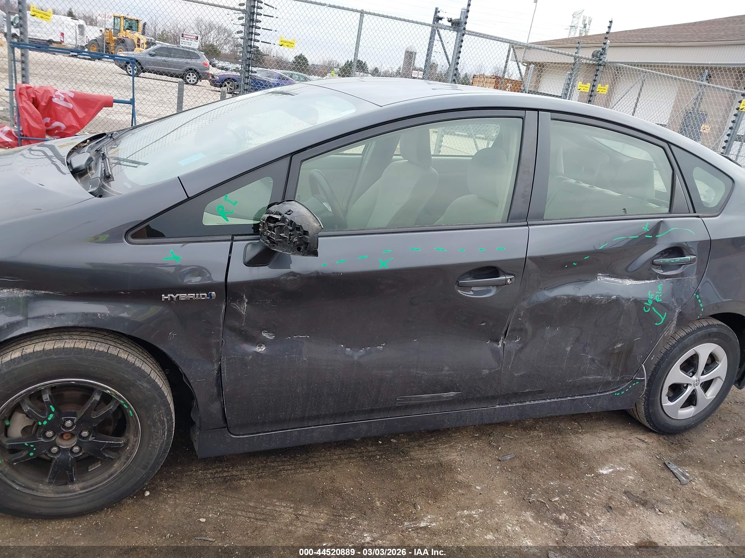 TOYOTA PRIUS image 6