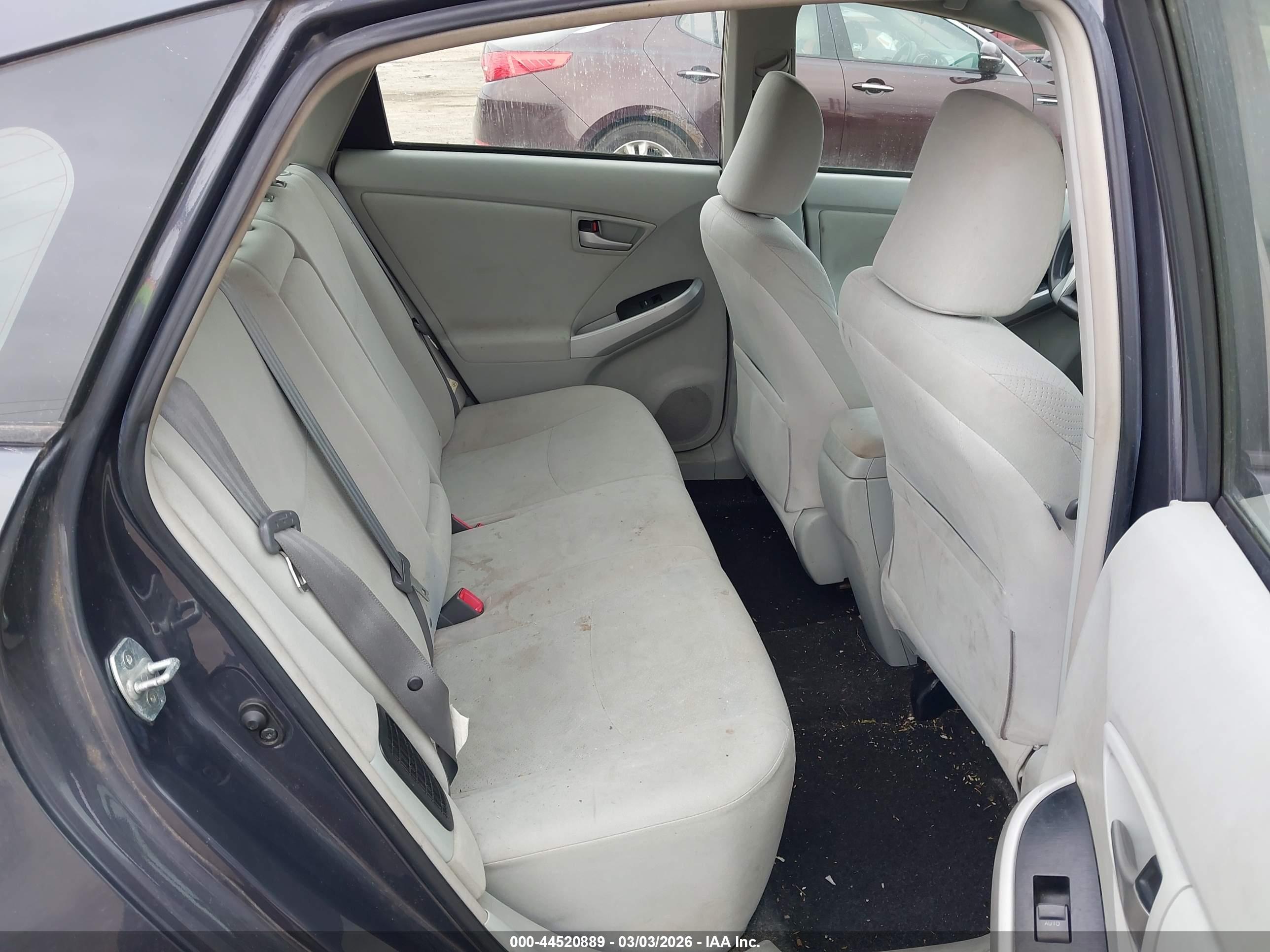 TOYOTA PRIUS image 8