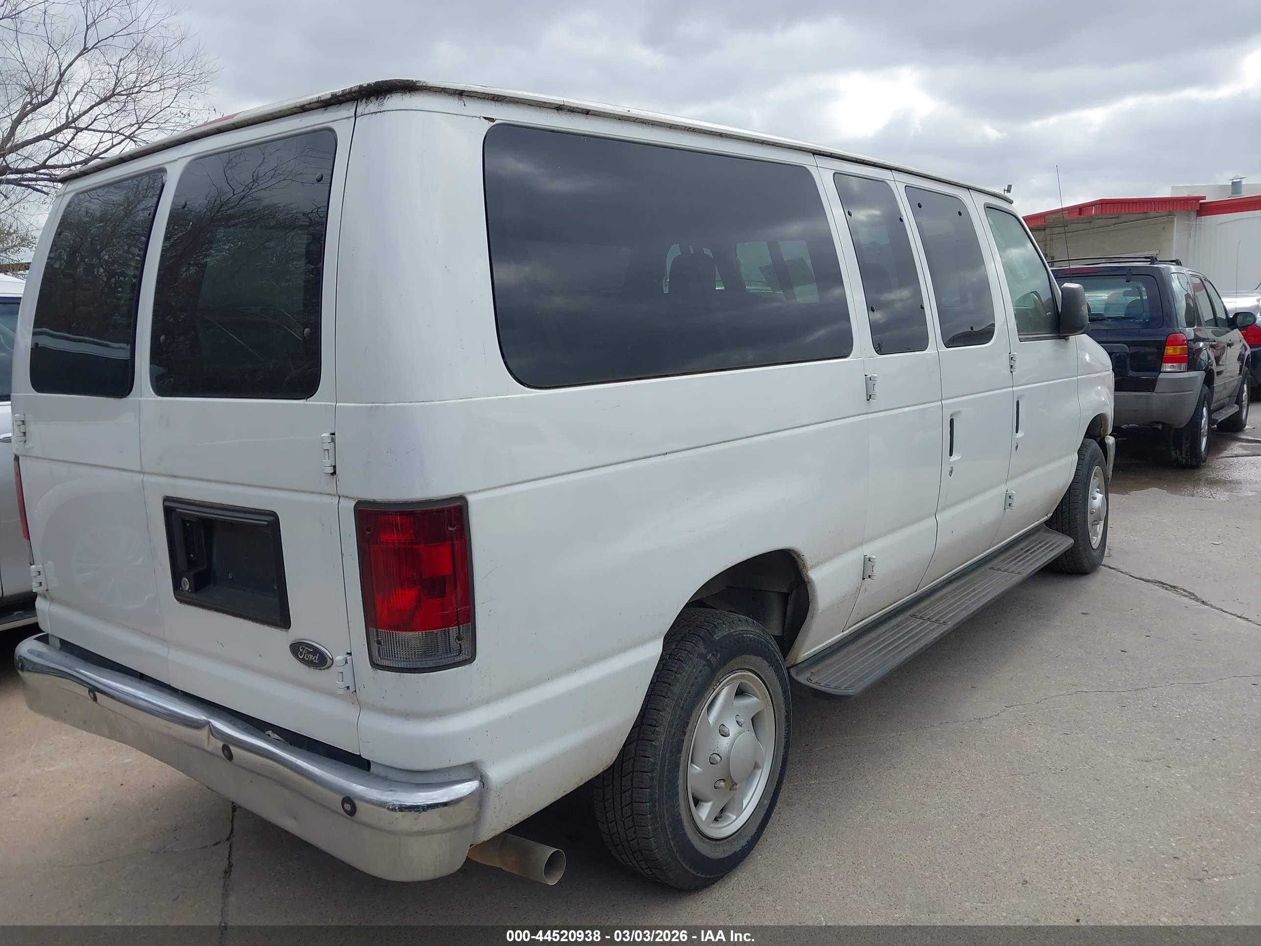 FORD E-350 image 4