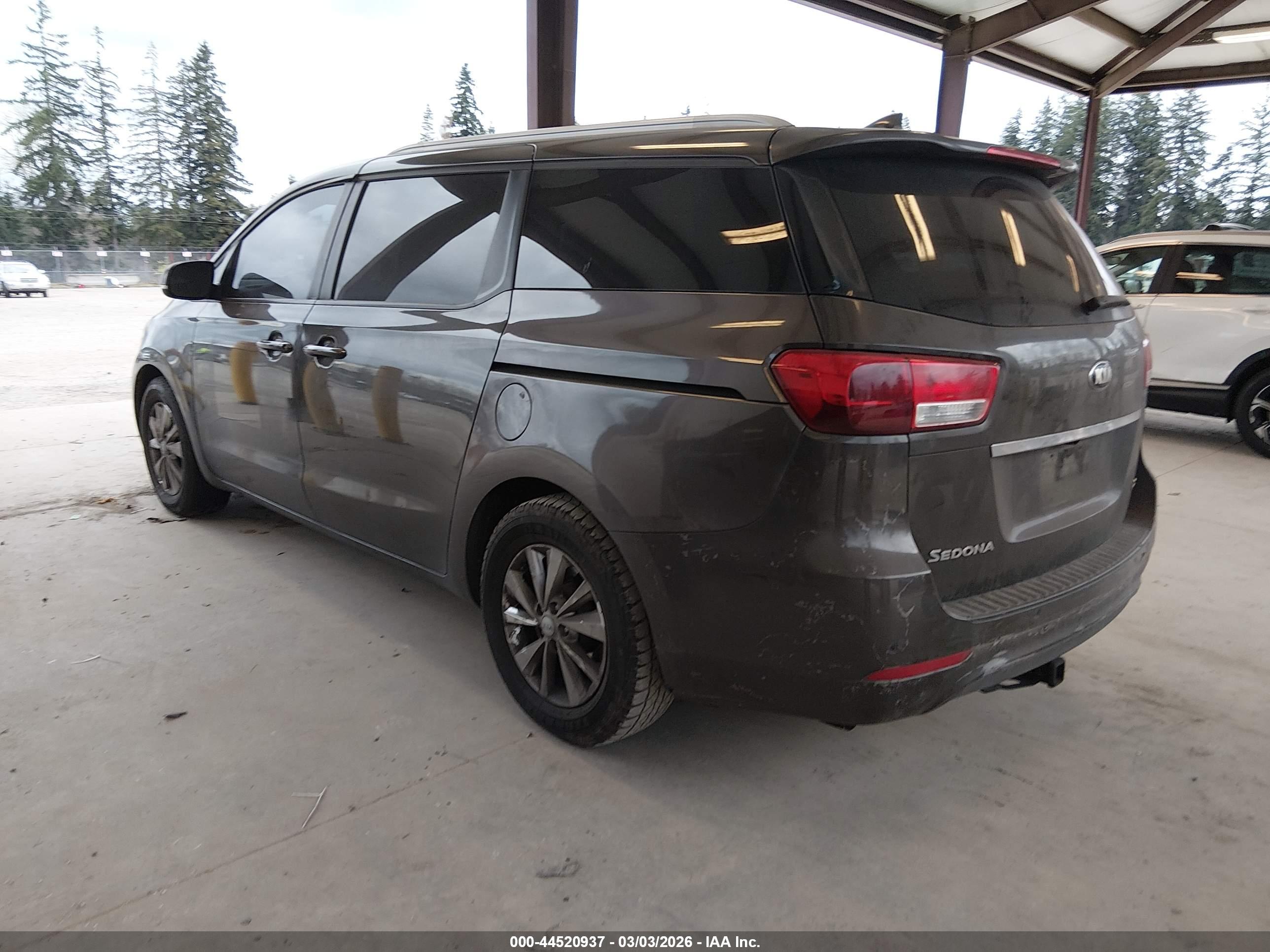 KIA SEDONA image 3