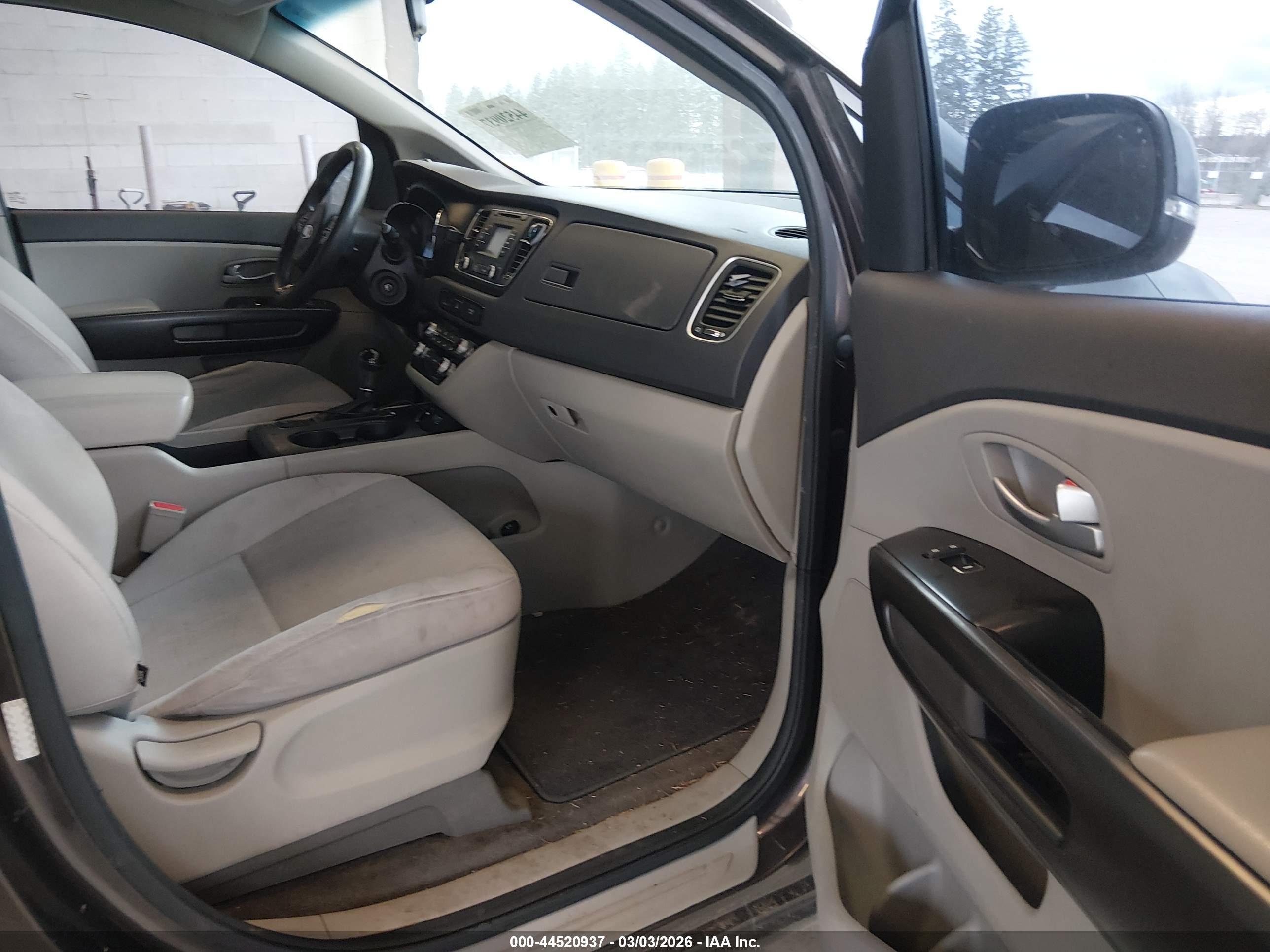 KIA SEDONA image 5