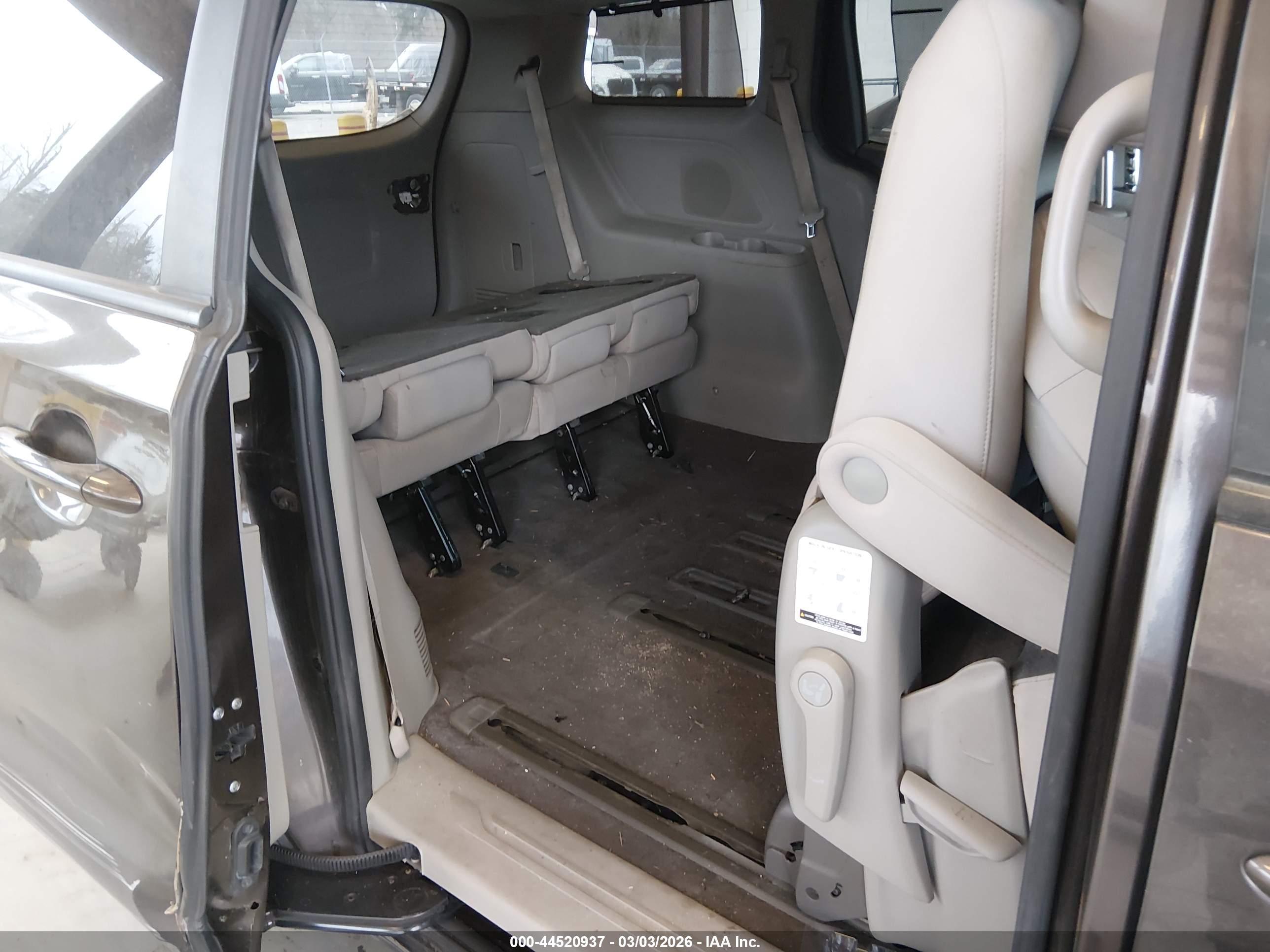 KIA SEDONA image 8