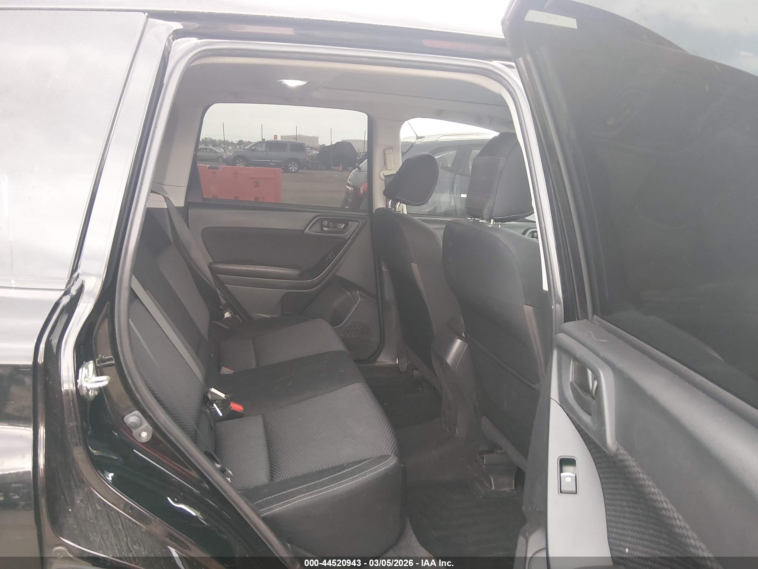 SUBARU FORESTER image 8