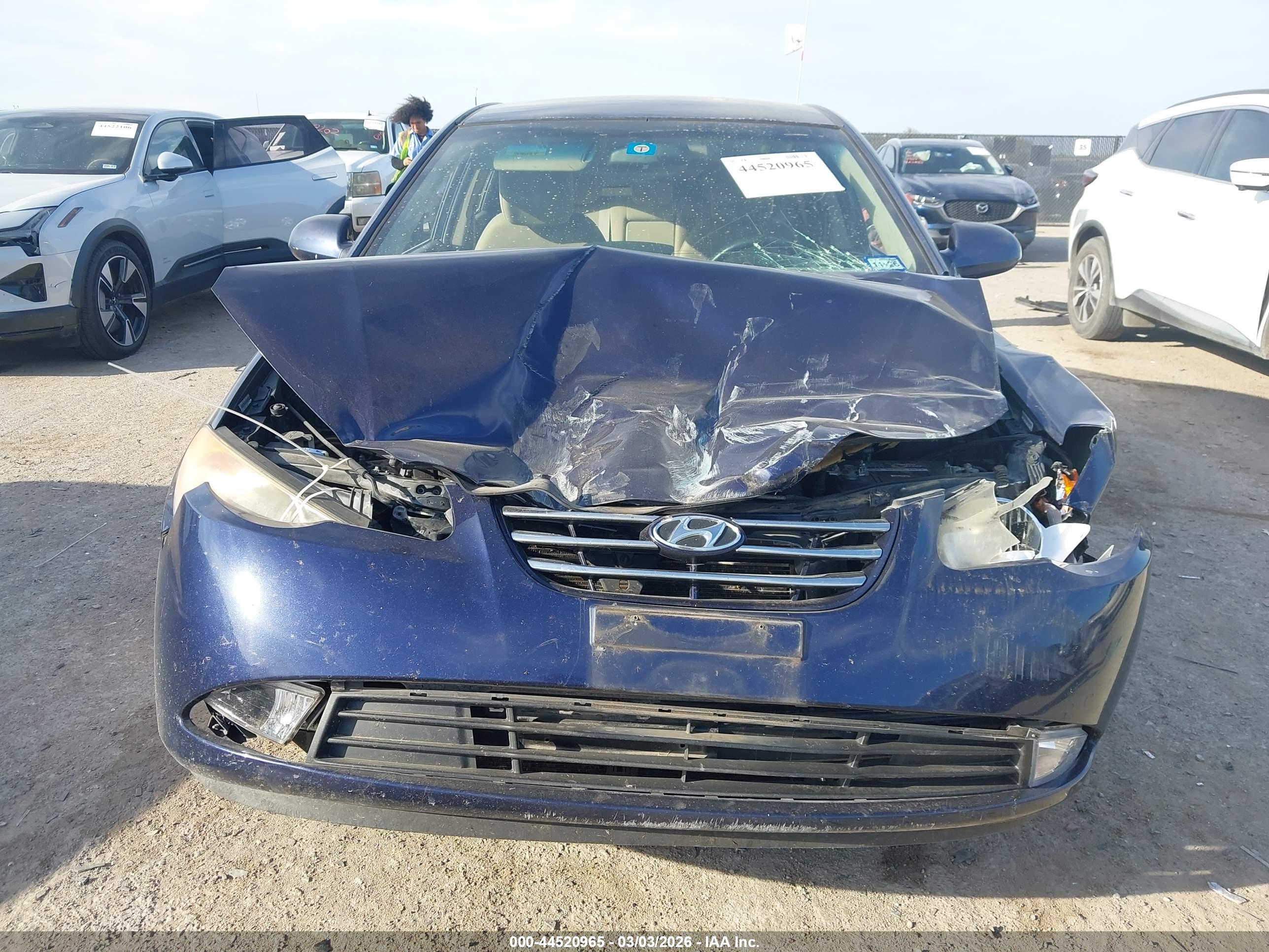 HYUNDAI ELANTRA image 6