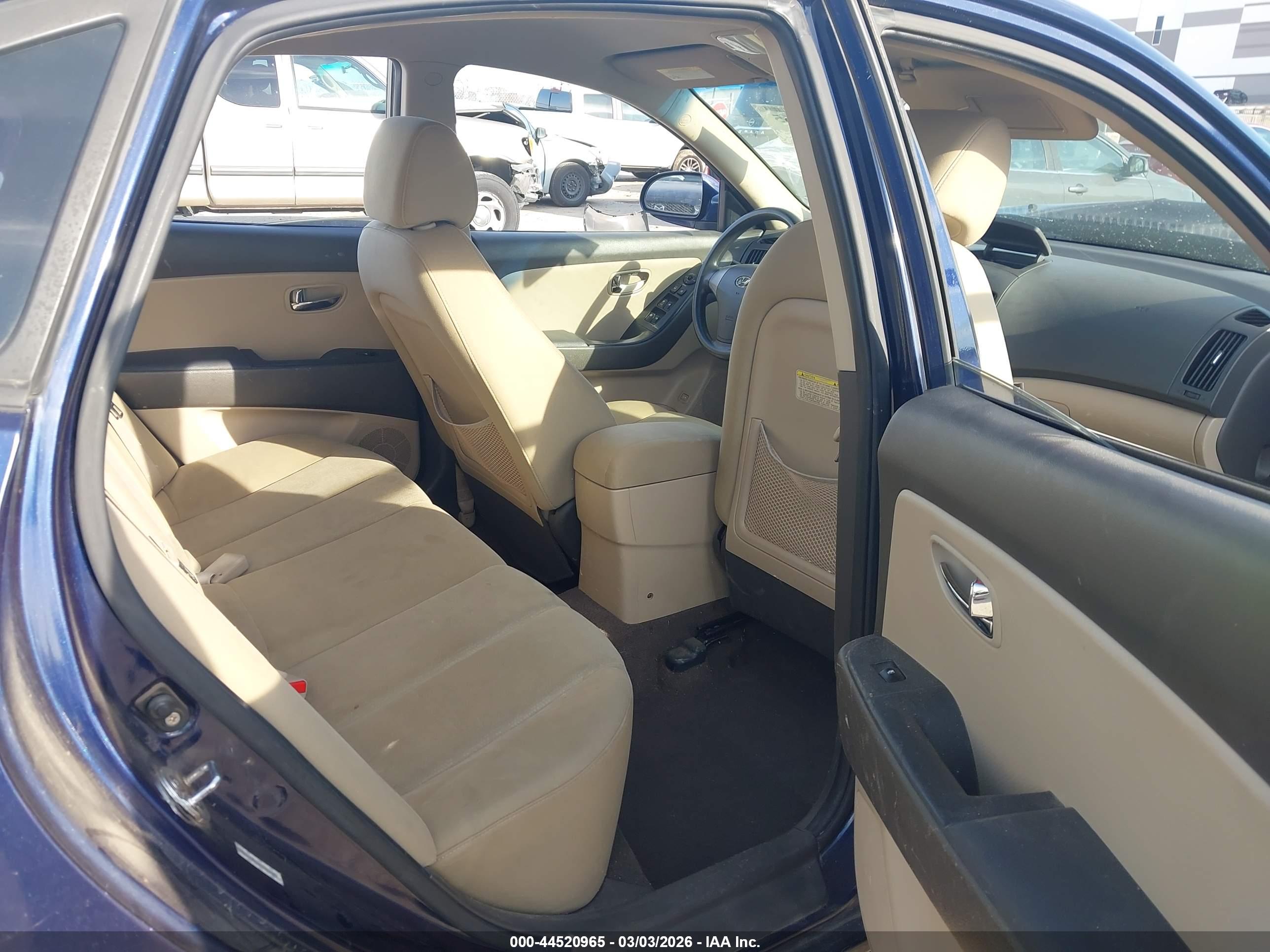 HYUNDAI ELANTRA image 8