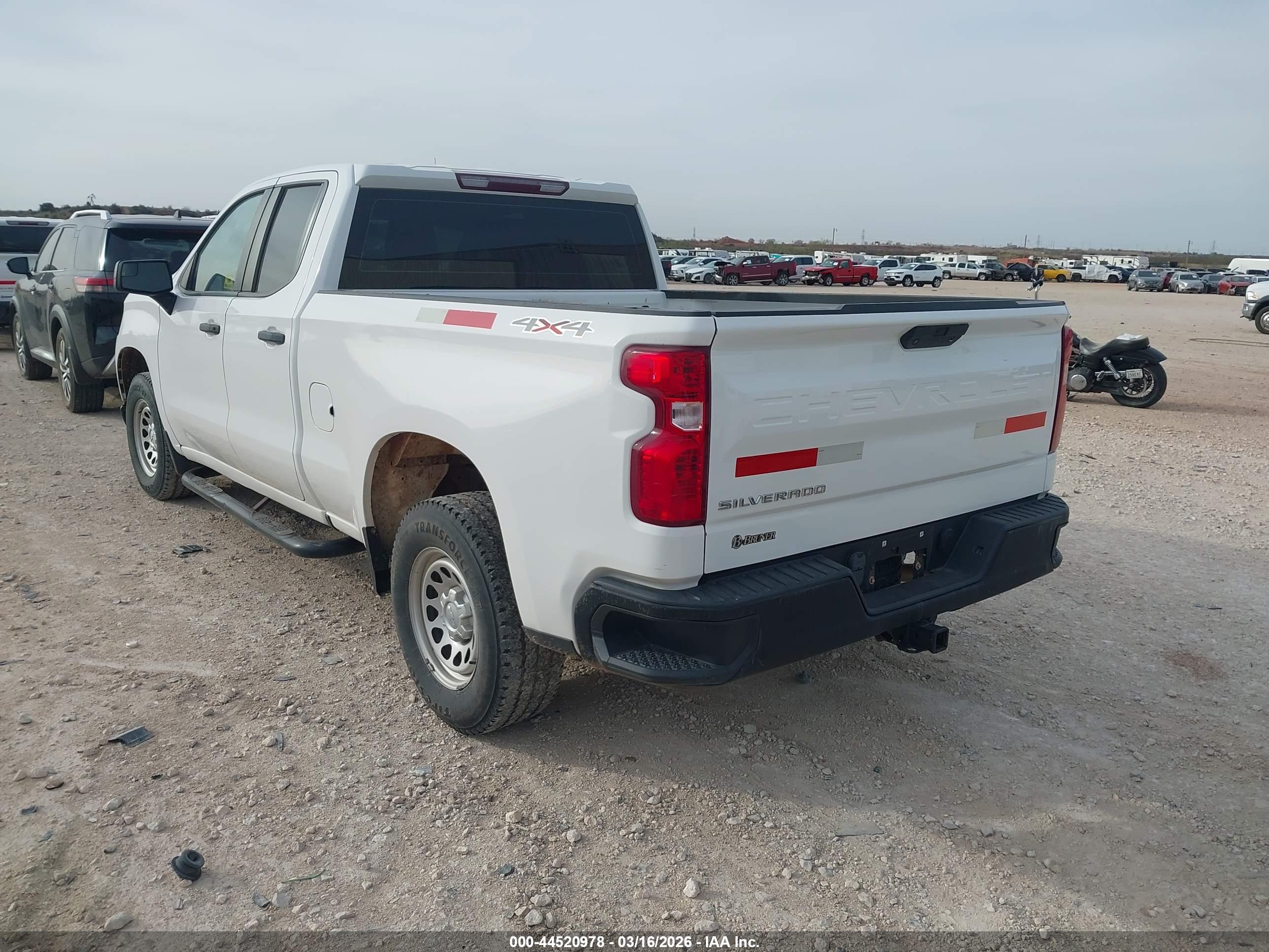 CHEVROLET SILVERADO image 3