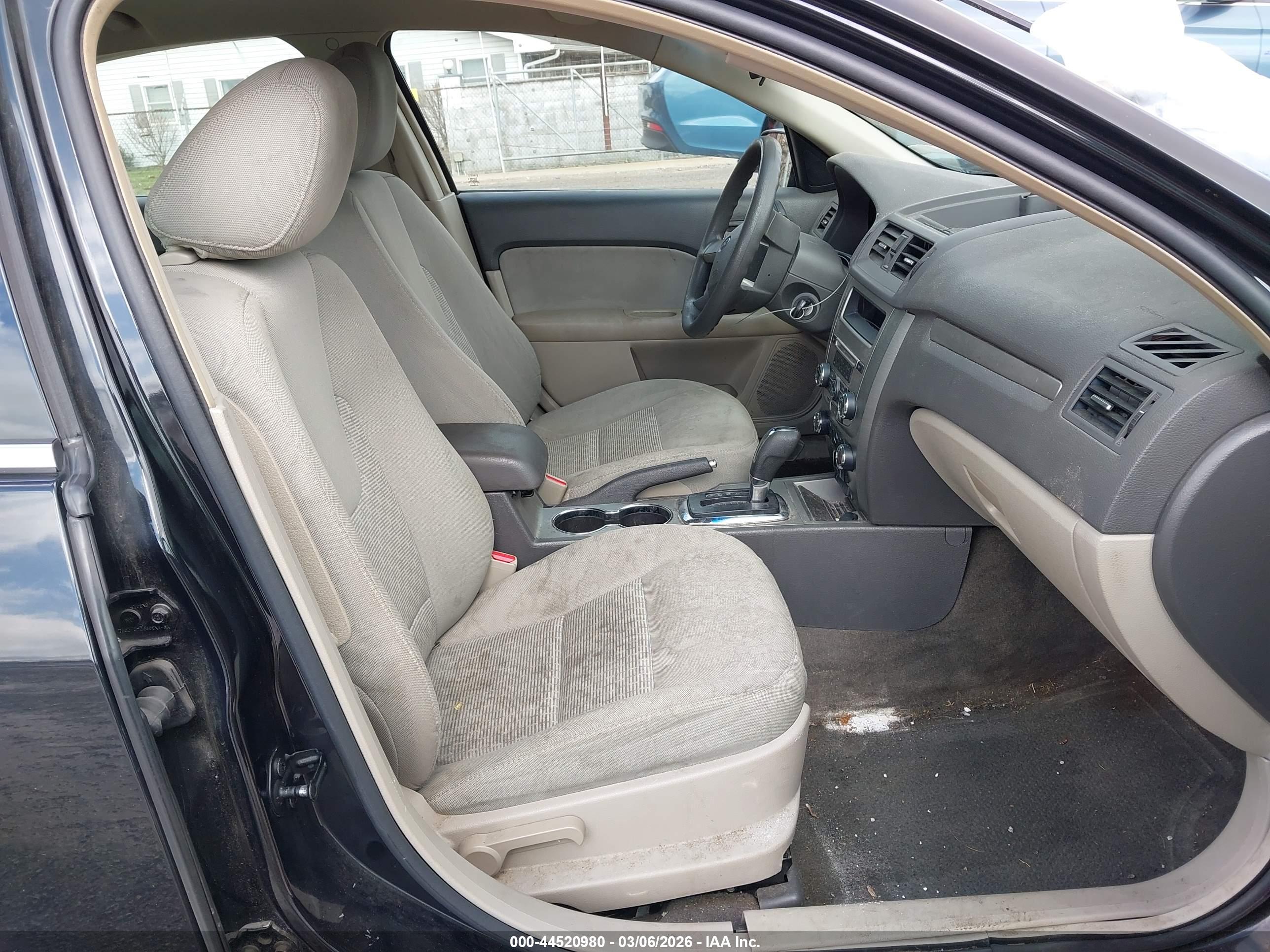 FORD FUSION image 5