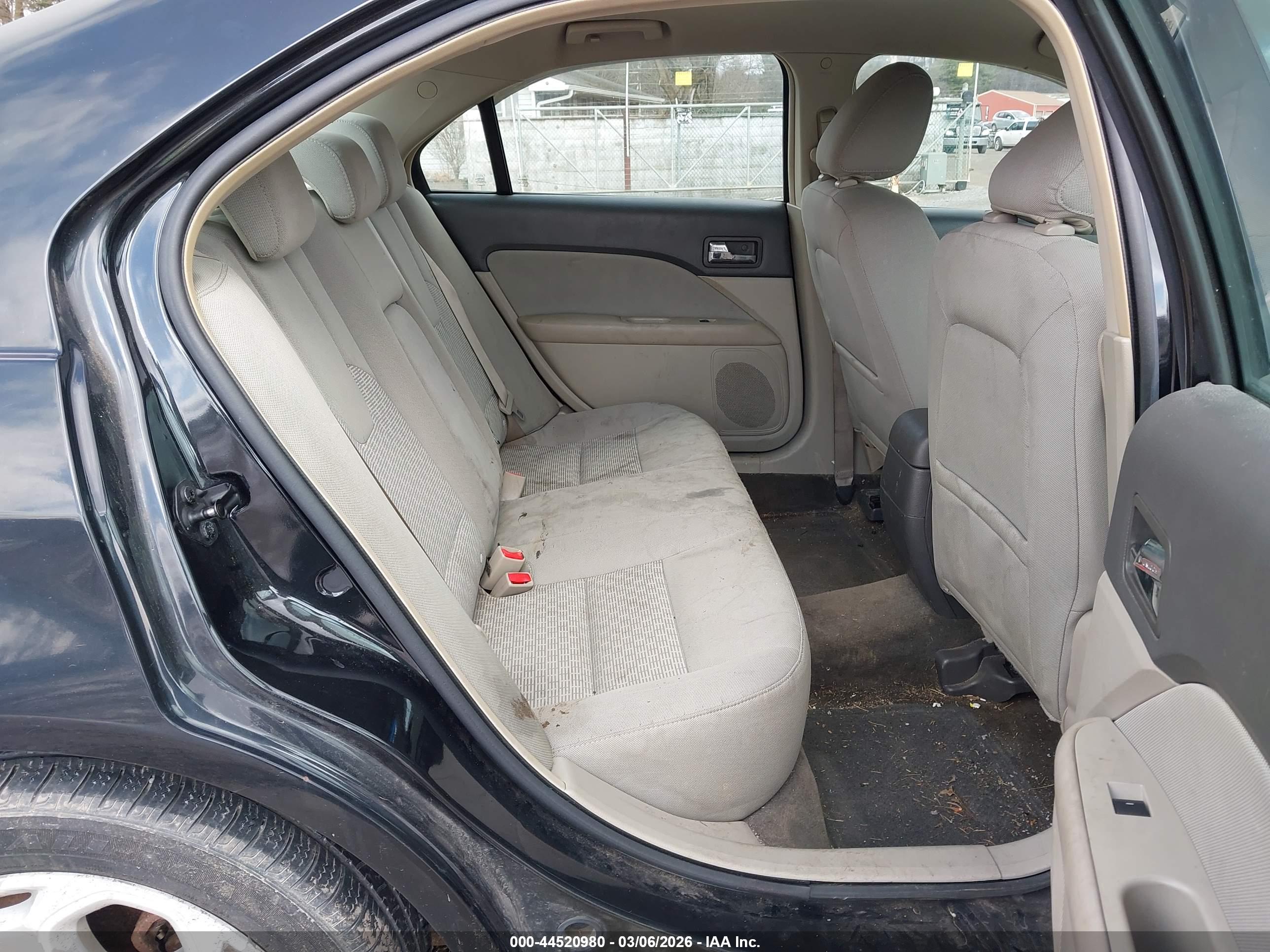 FORD FUSION image 8