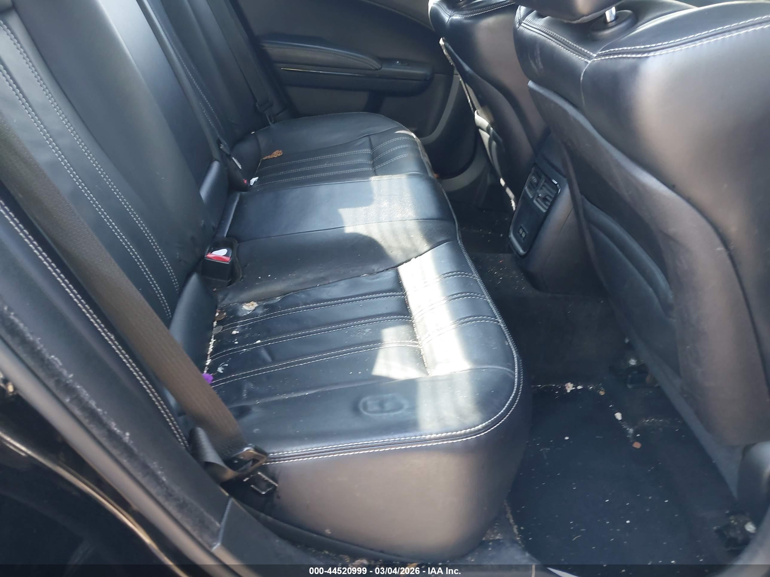 CHRYSLER 300 image 8