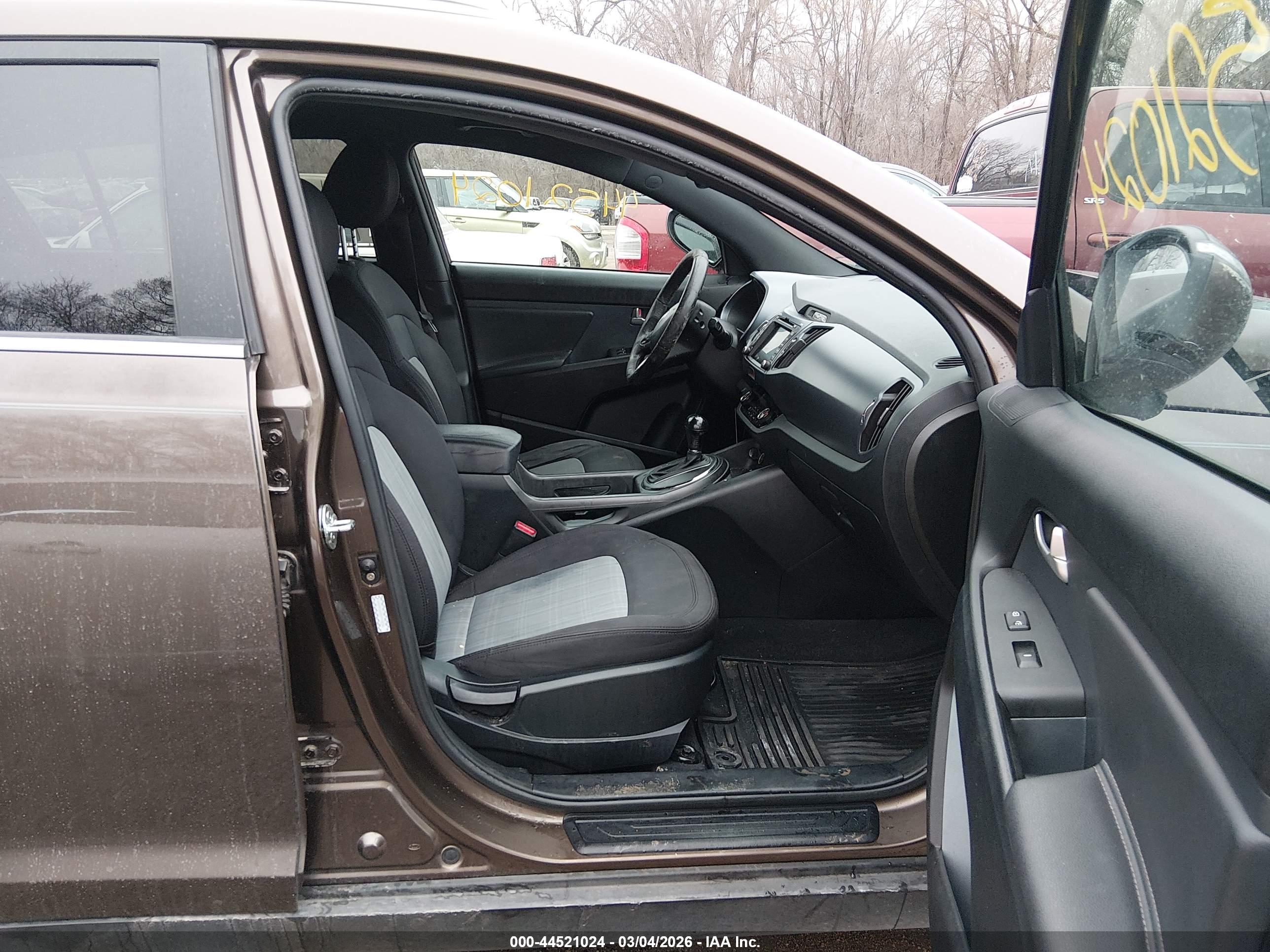 KIA SPORTAGE image 5