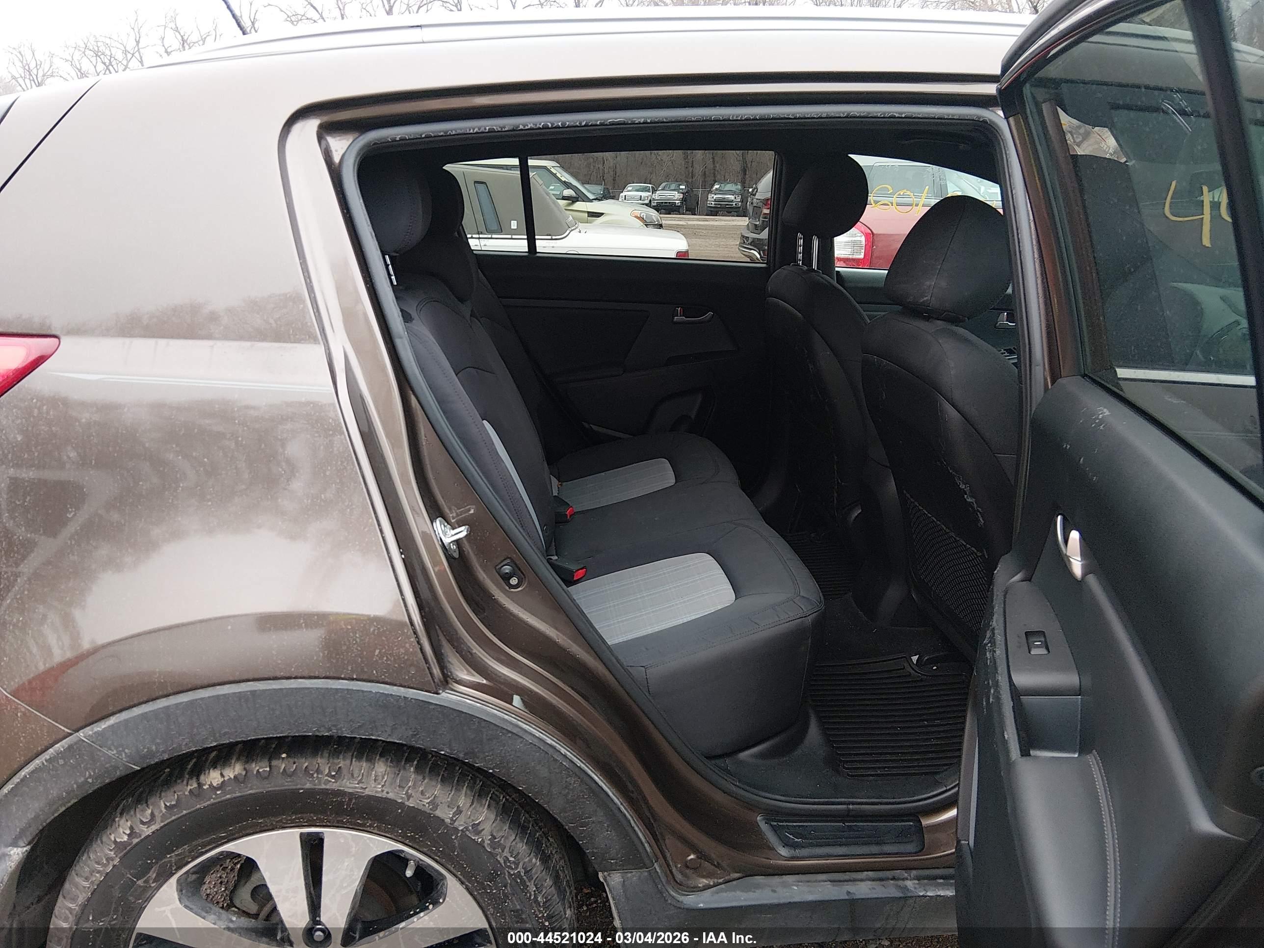 KIA SPORTAGE image 8