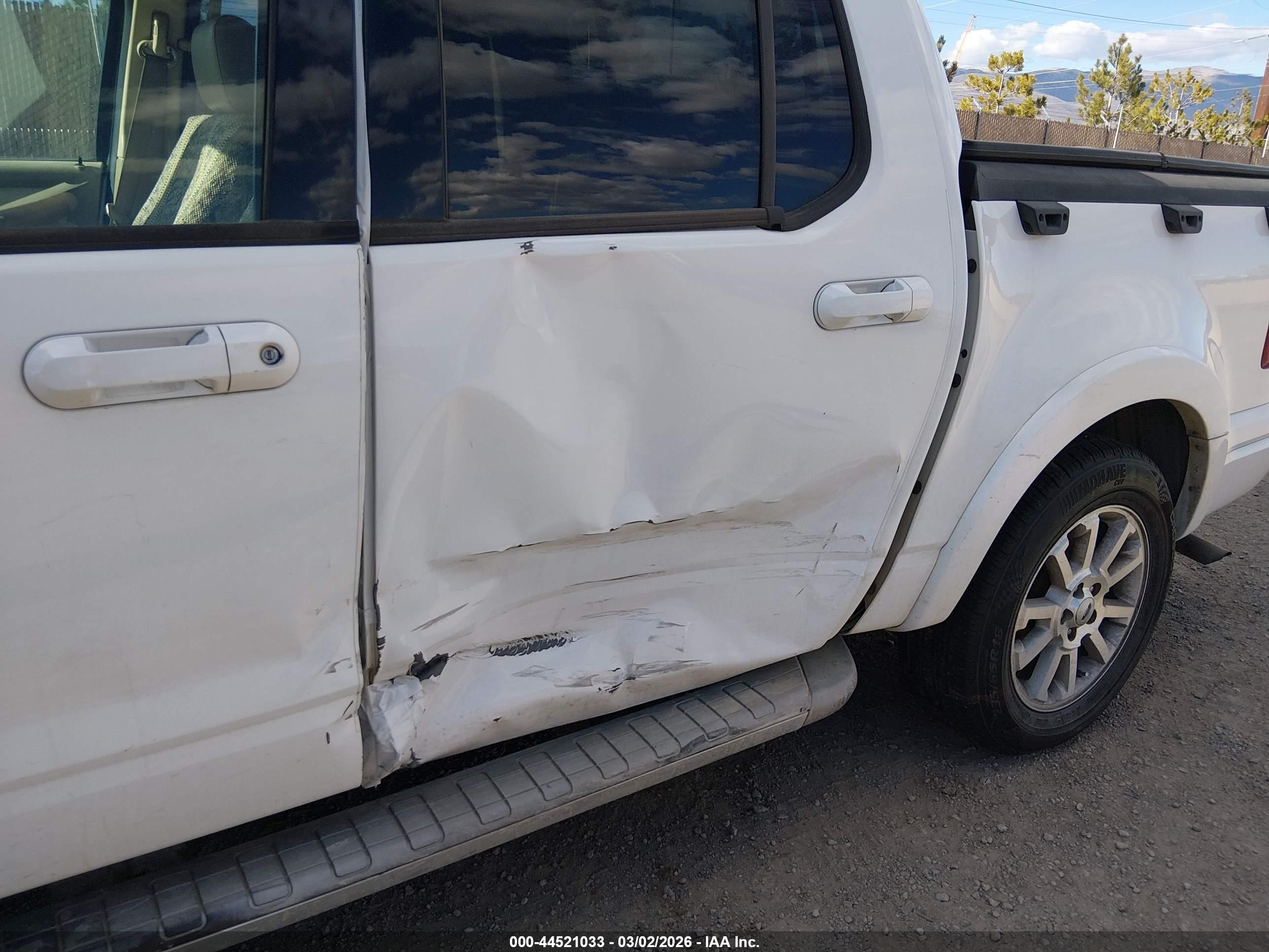 FORD EXPLORER image 6