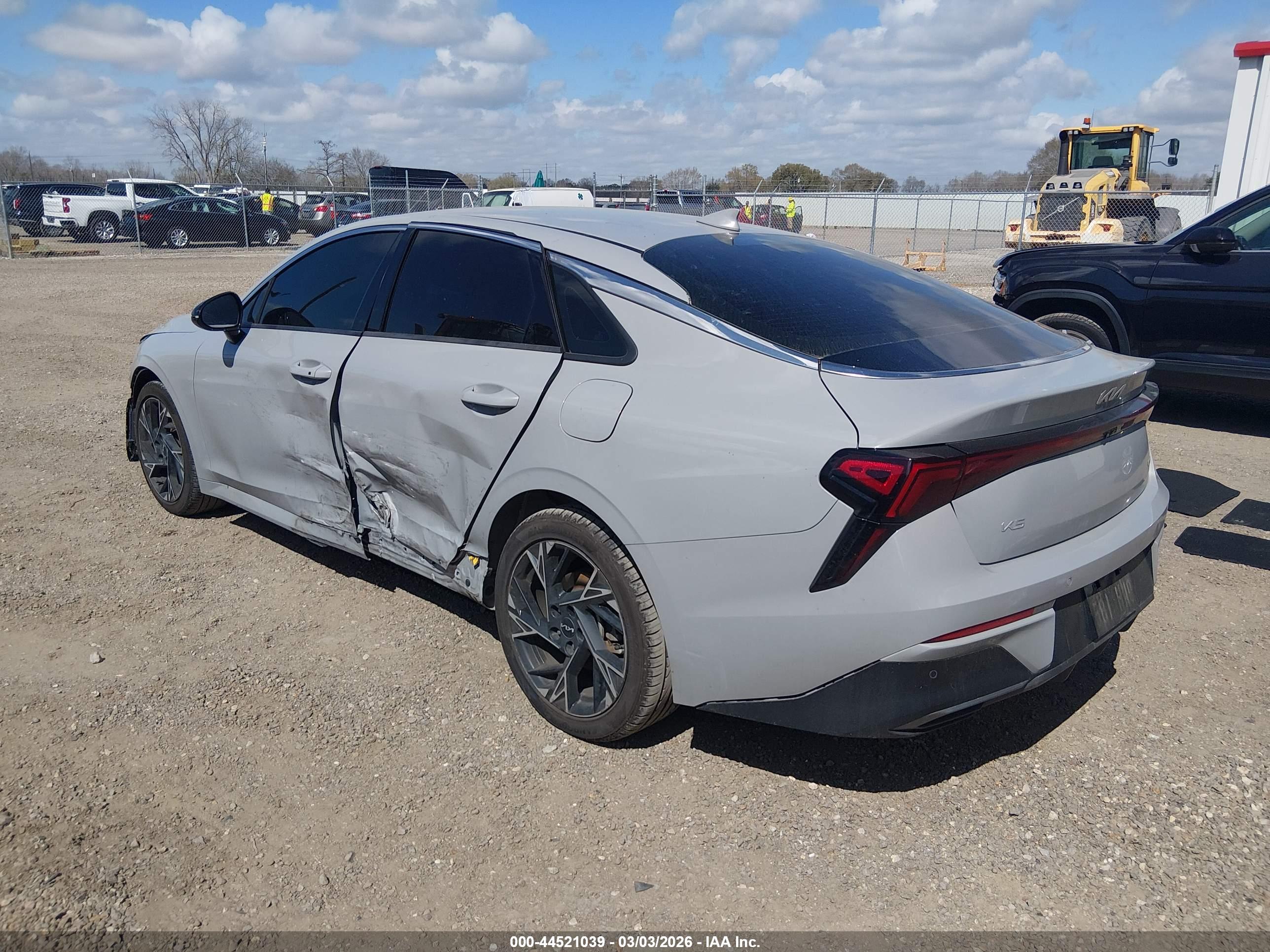 KIA K5 image 3