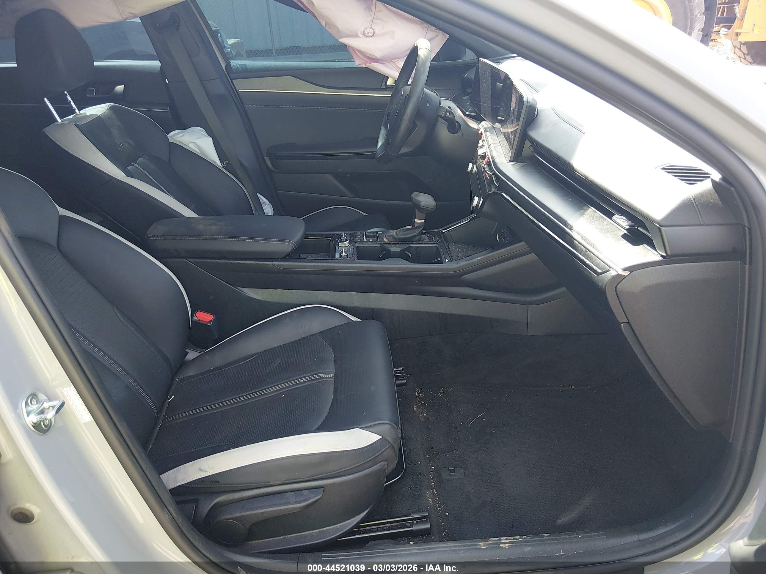 KIA K5 image 5