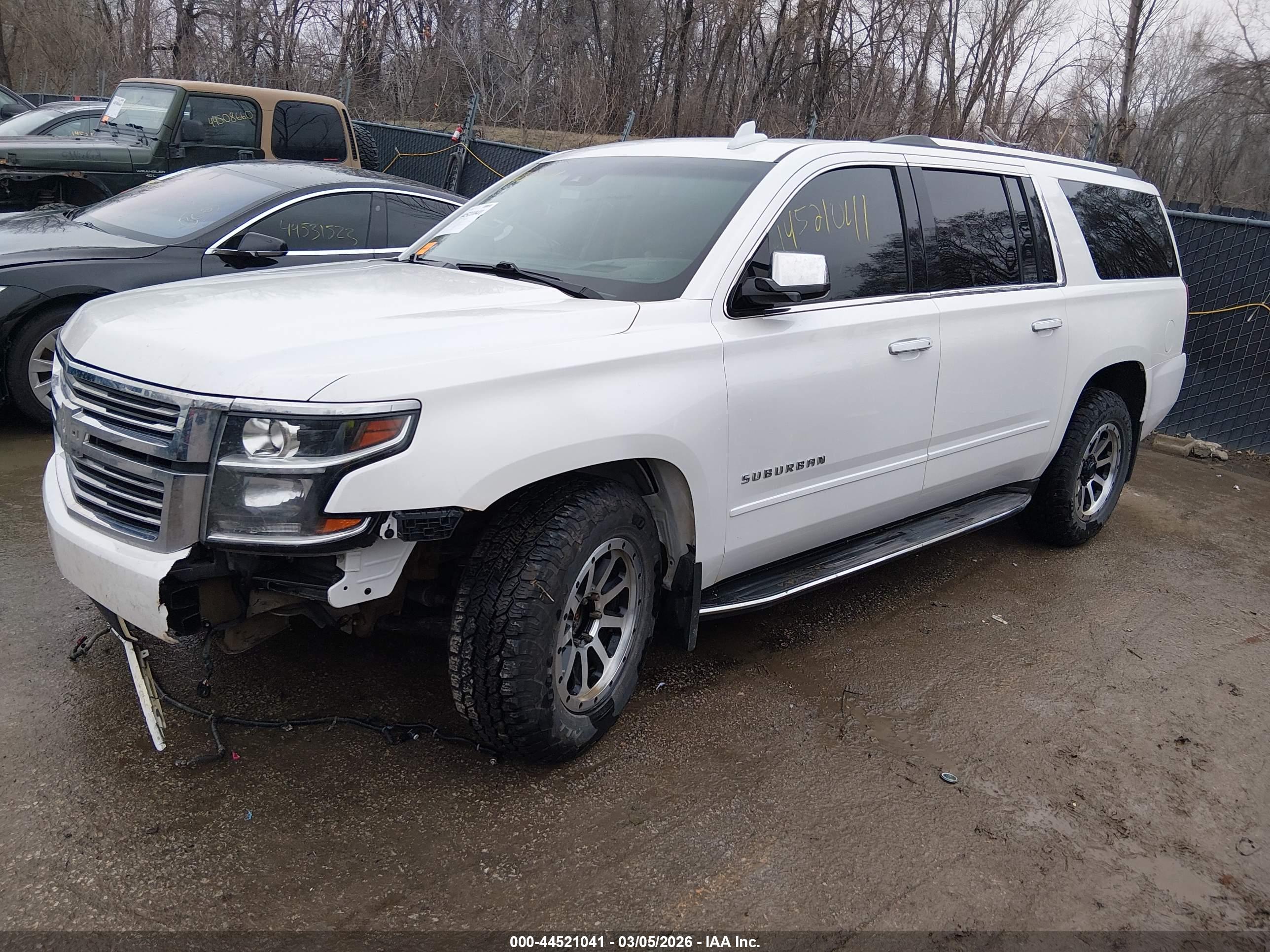 CHEVROLET SUBURBAN image 2