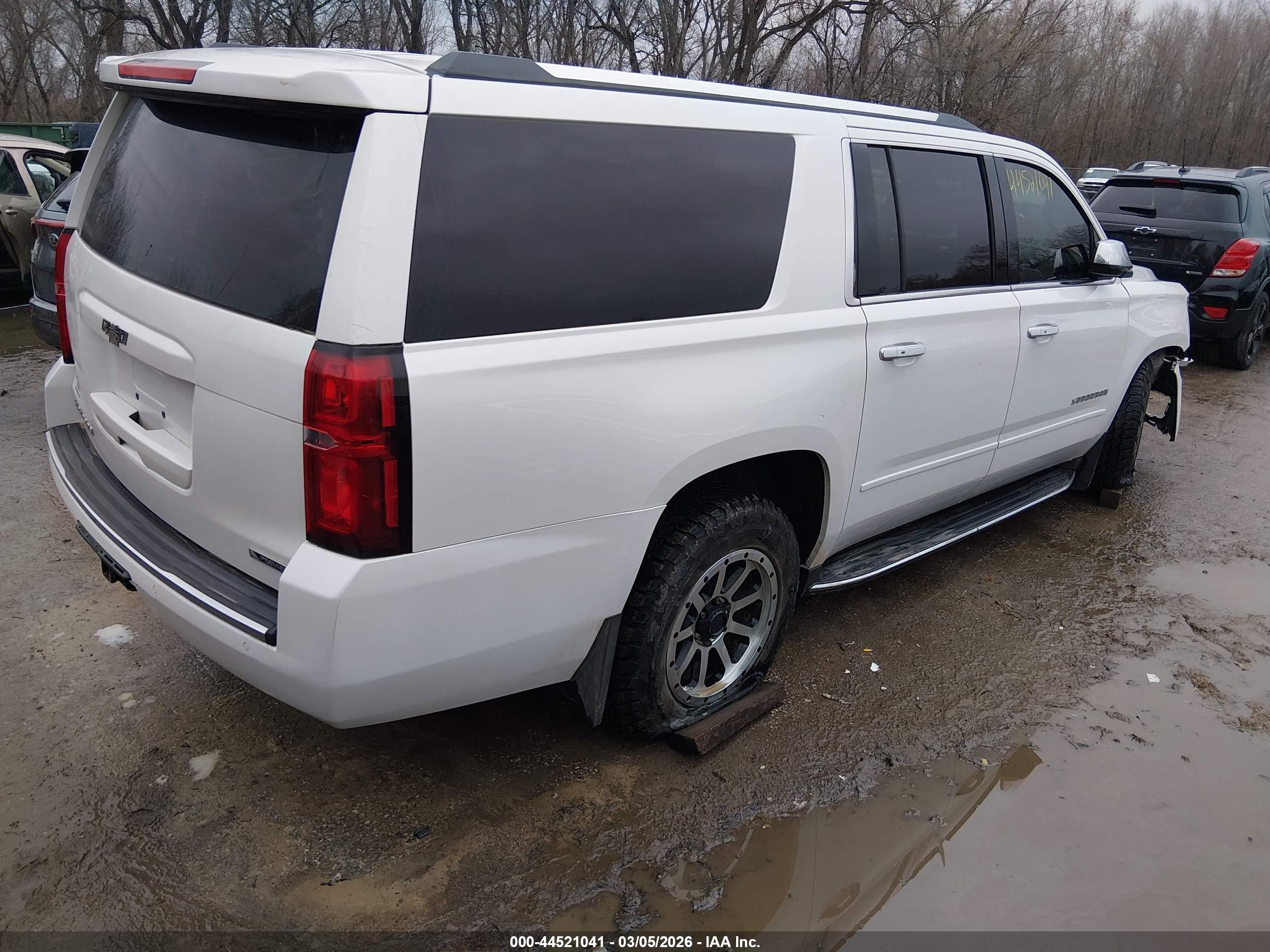 CHEVROLET SUBURBAN image 4