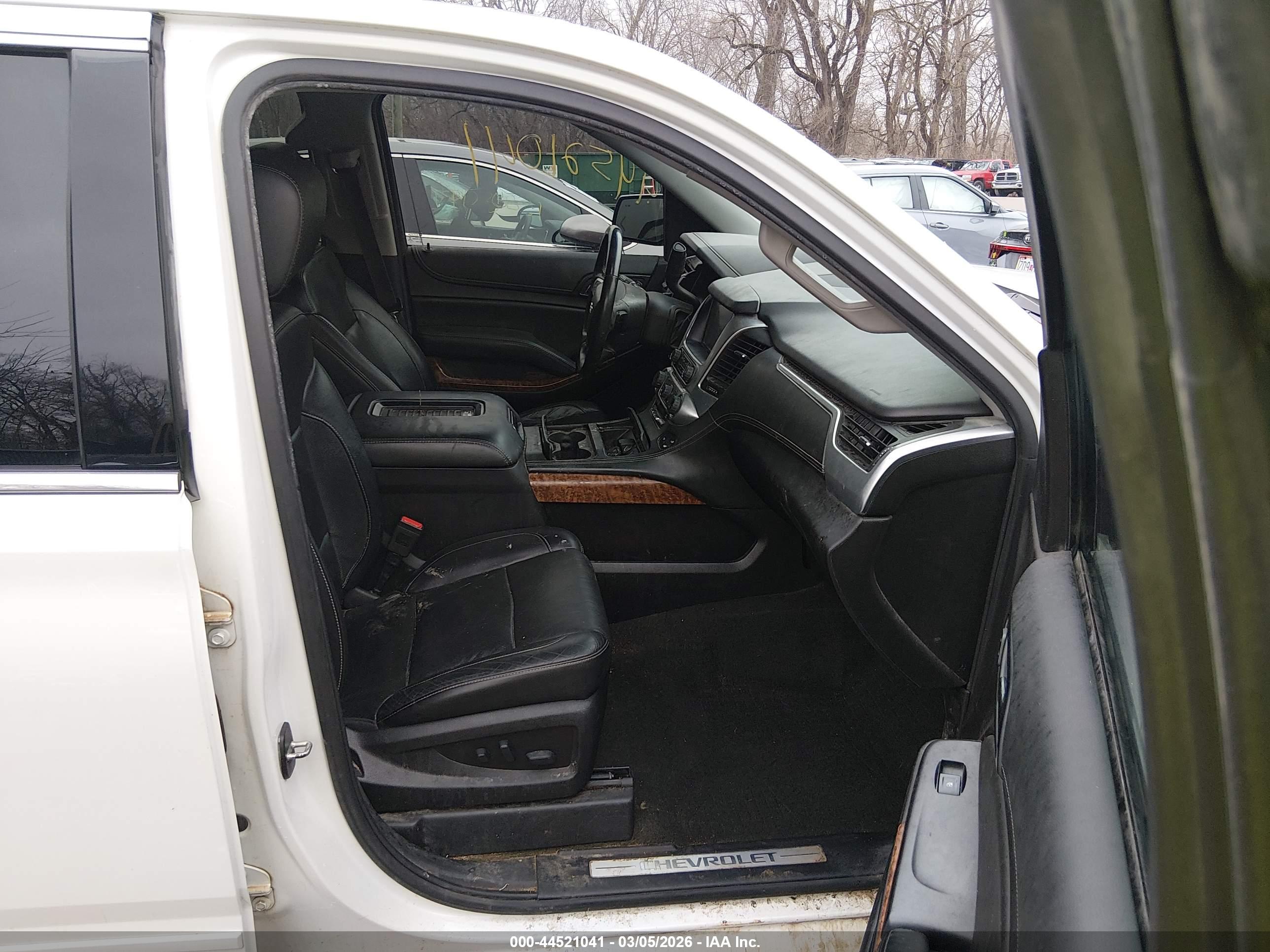 CHEVROLET SUBURBAN image 5