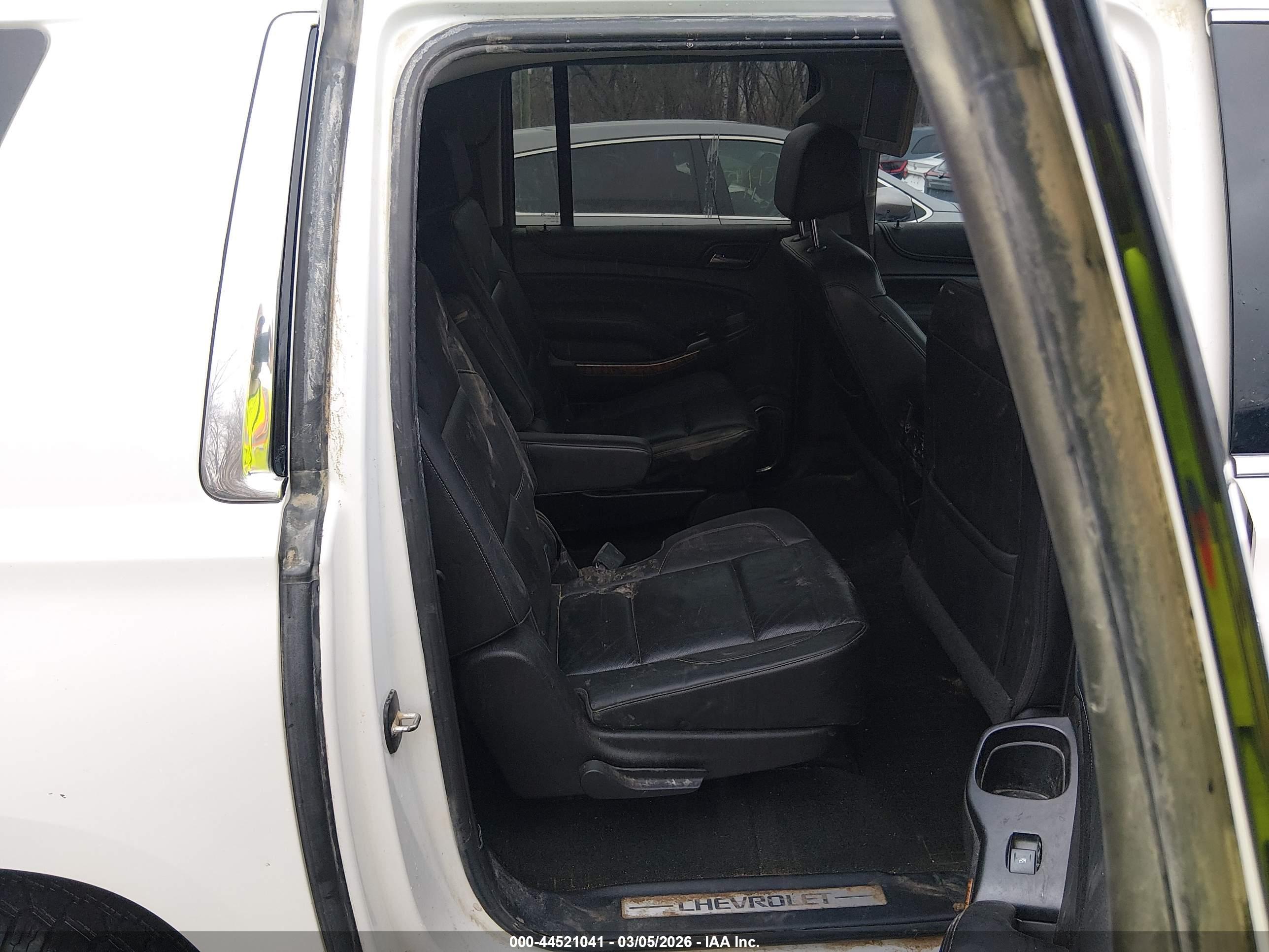 CHEVROLET SUBURBAN image 8