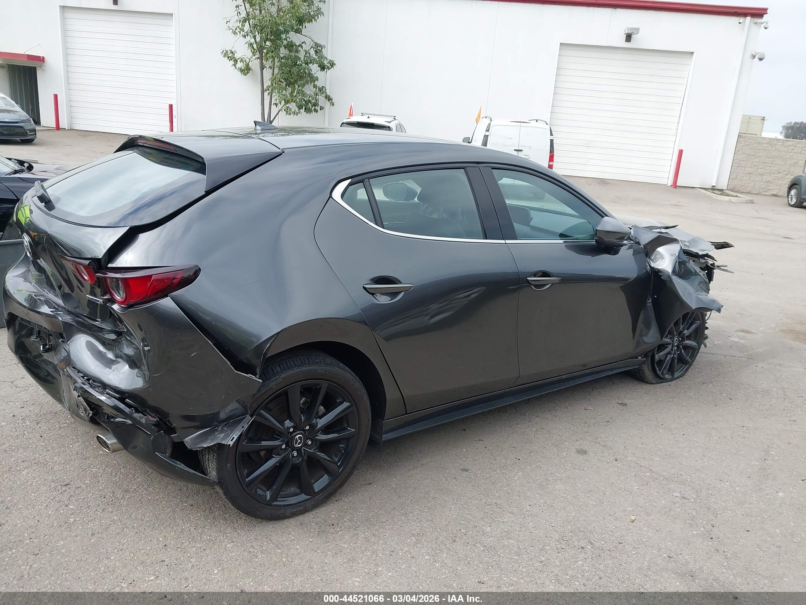 MAZDA MAZDA3 image 4