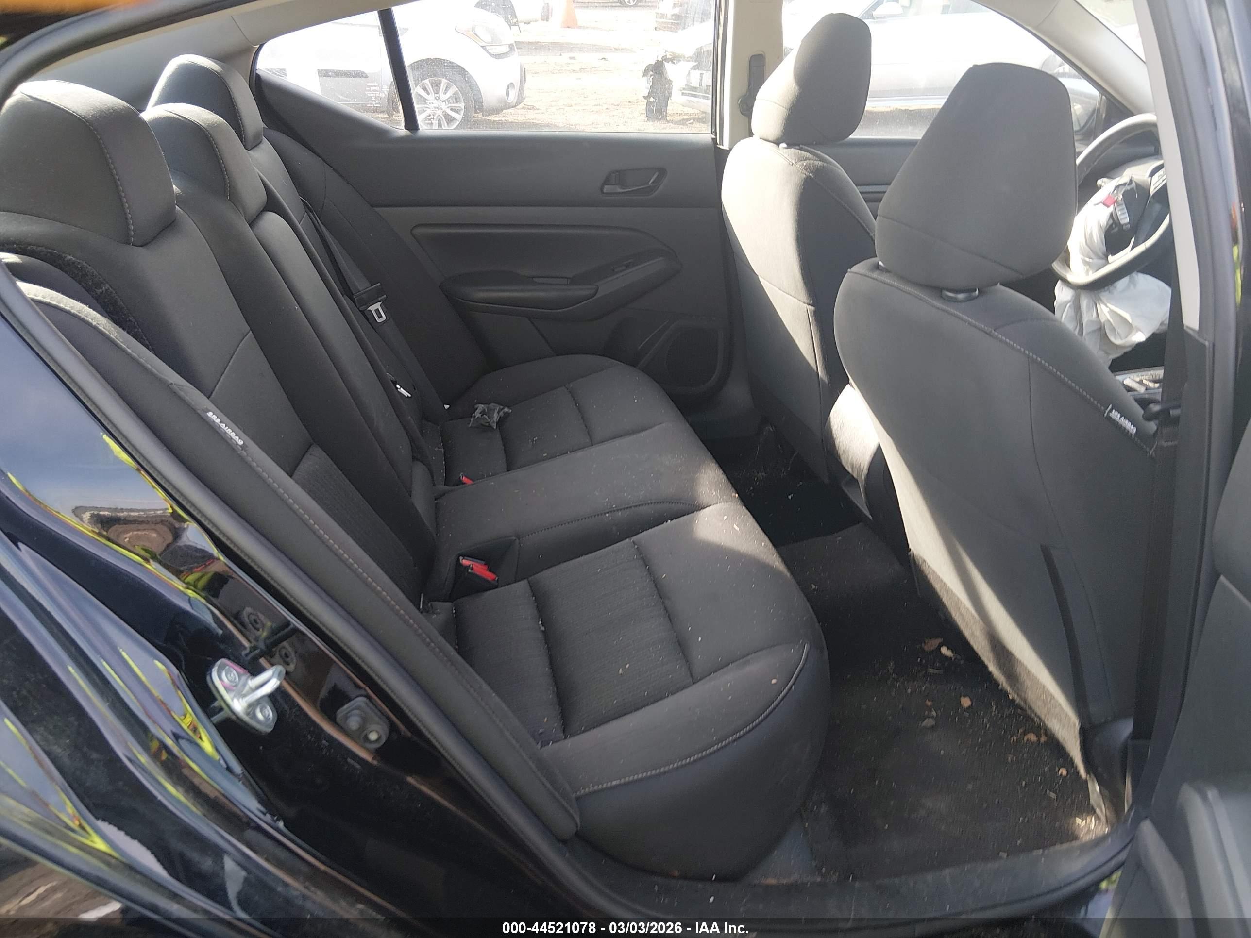 NISSAN ALTIMA image 8