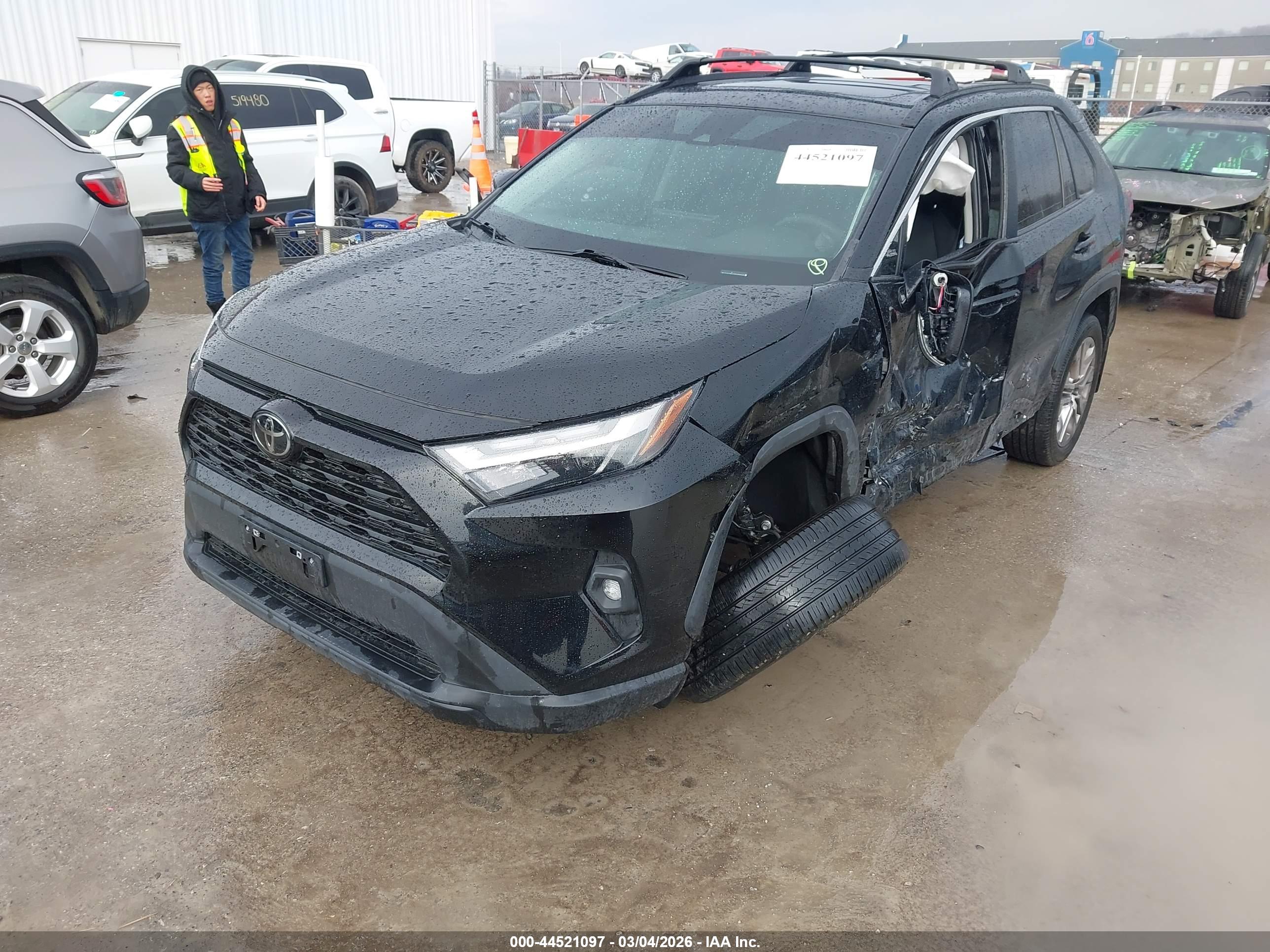TOYOTA RAV4 image 2