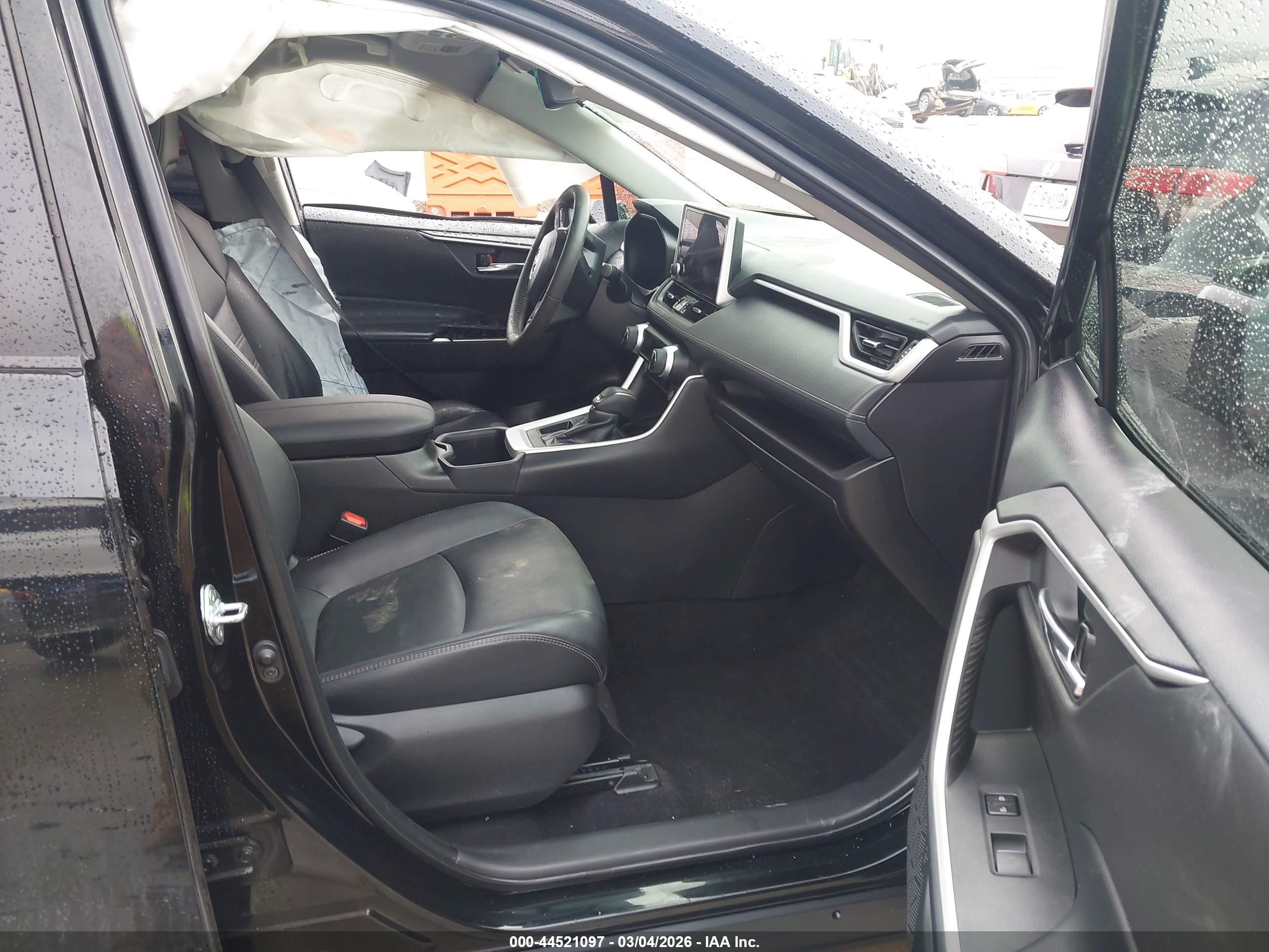 TOYOTA RAV4 image 5