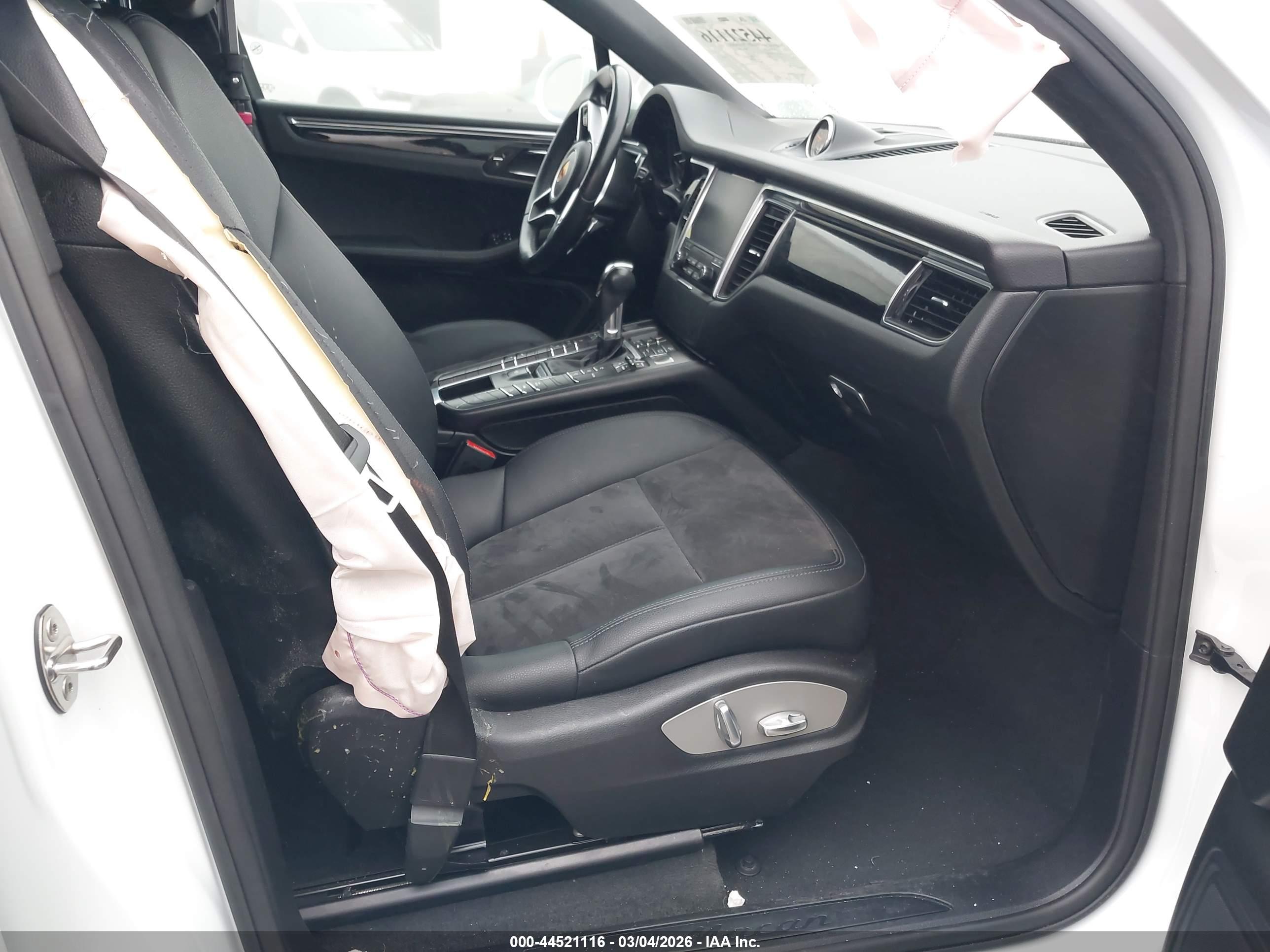 PORSCHE MACAN image 5