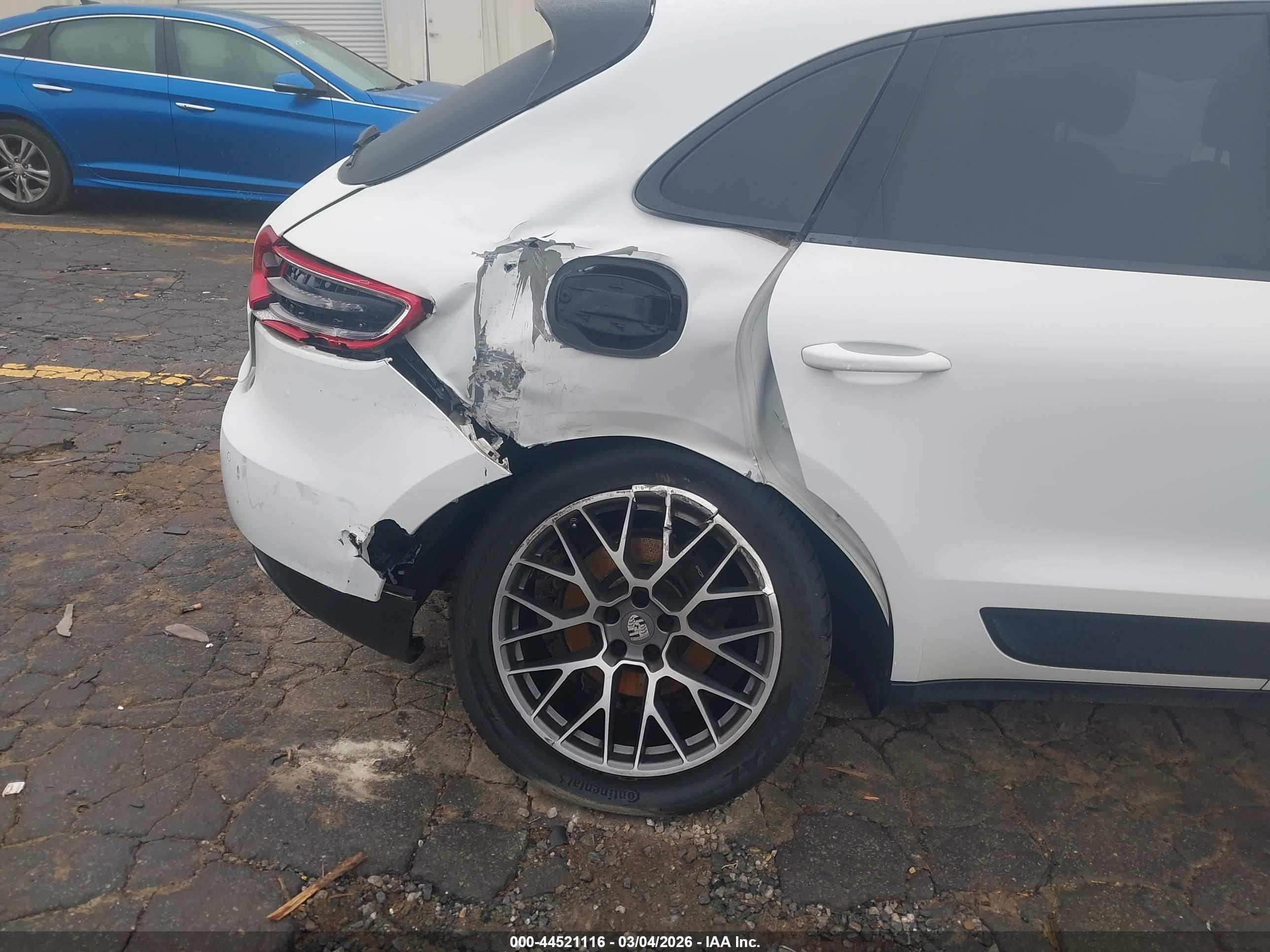 PORSCHE MACAN image 6