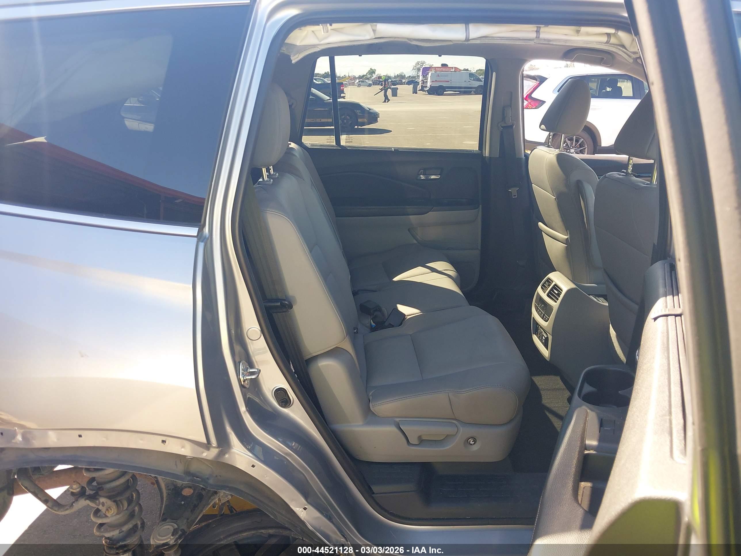HONDA PILOT image 8