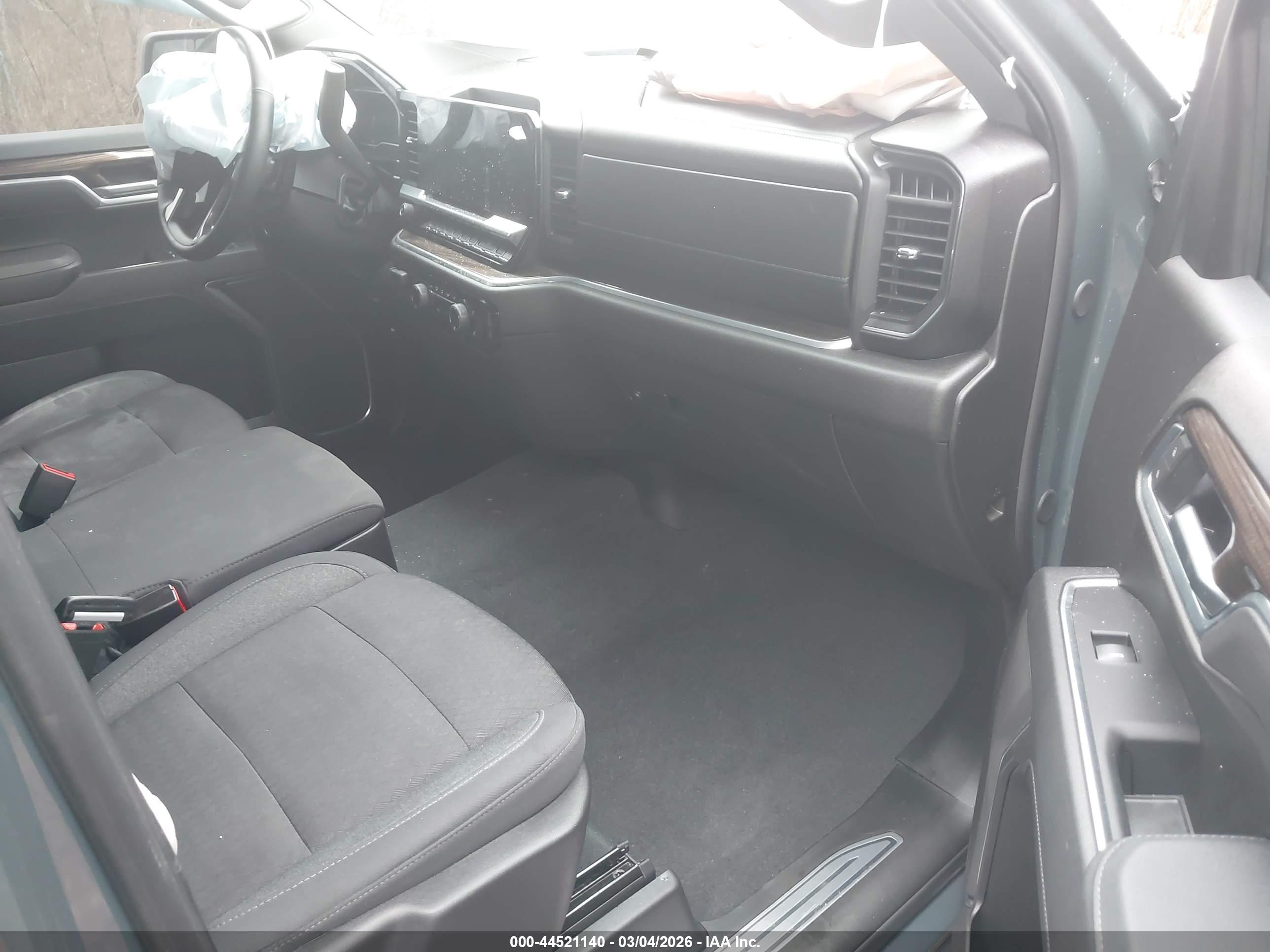 CHEVROLET SILVERADO image 5