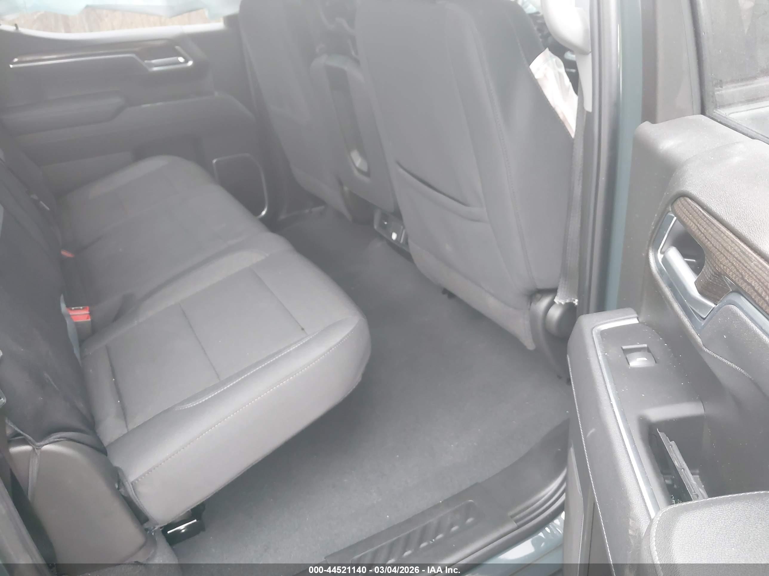 CHEVROLET SILVERADO image 8