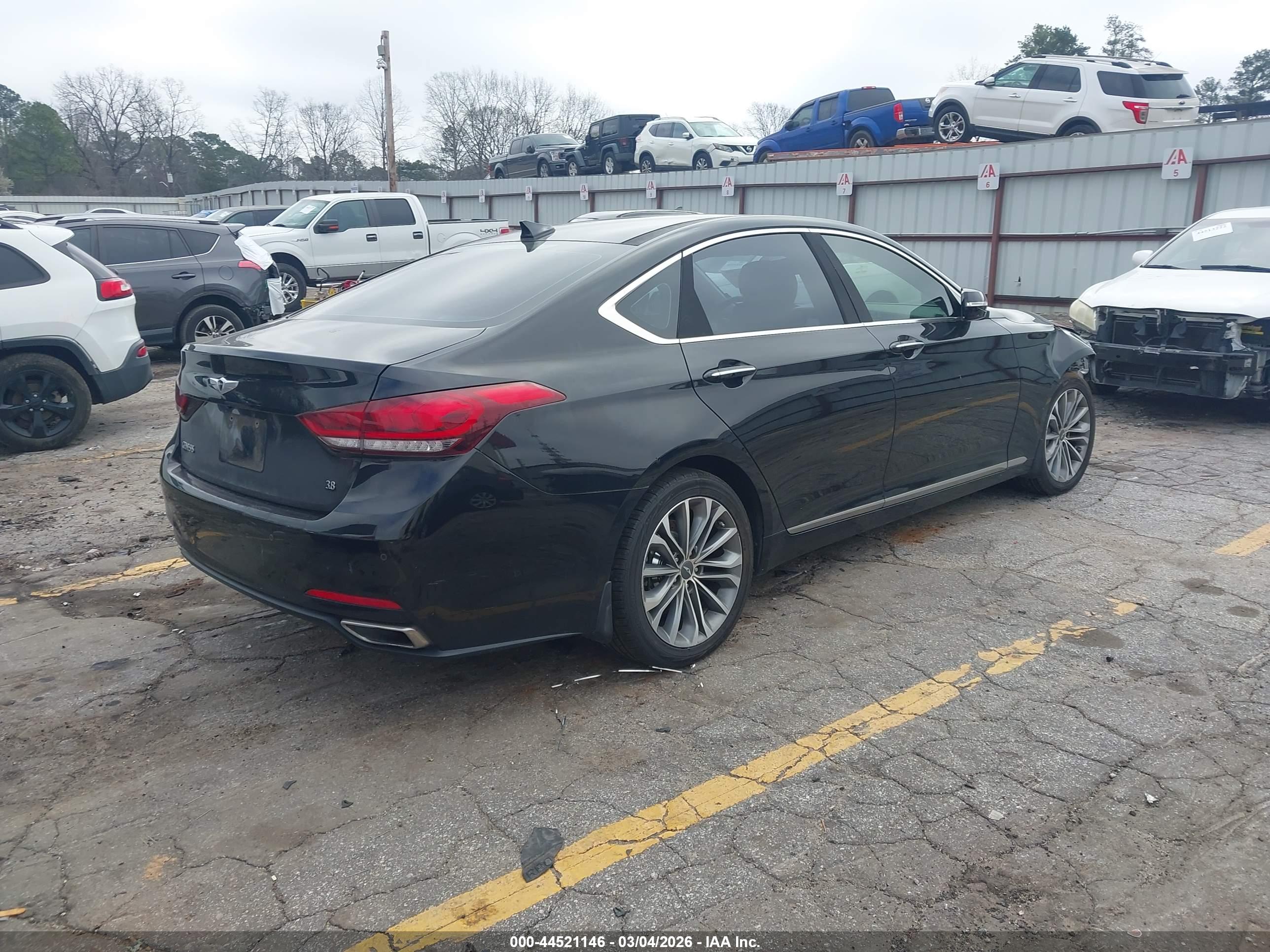 HYUNDAI GENESIS image 4