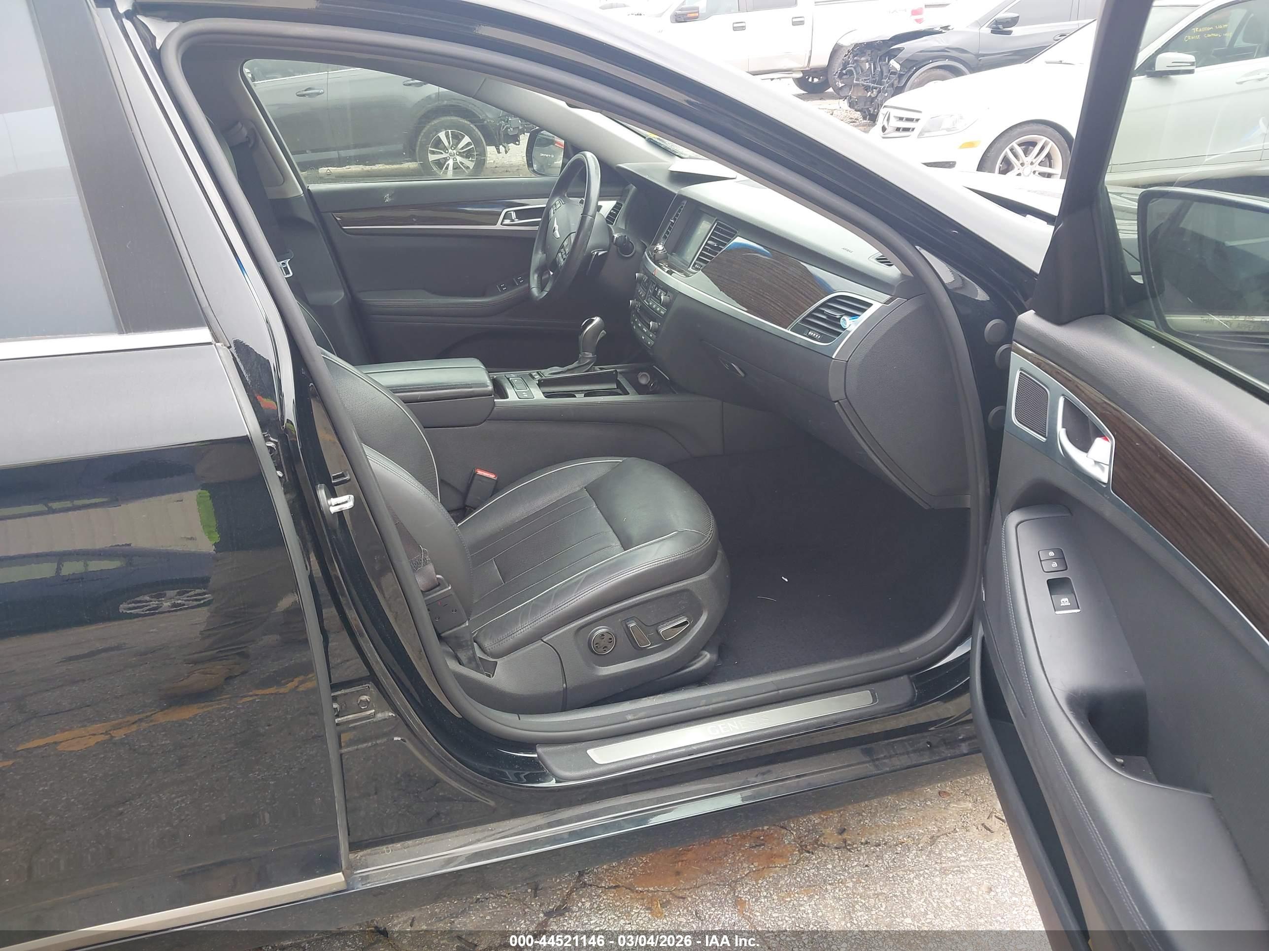 HYUNDAI GENESIS image 5