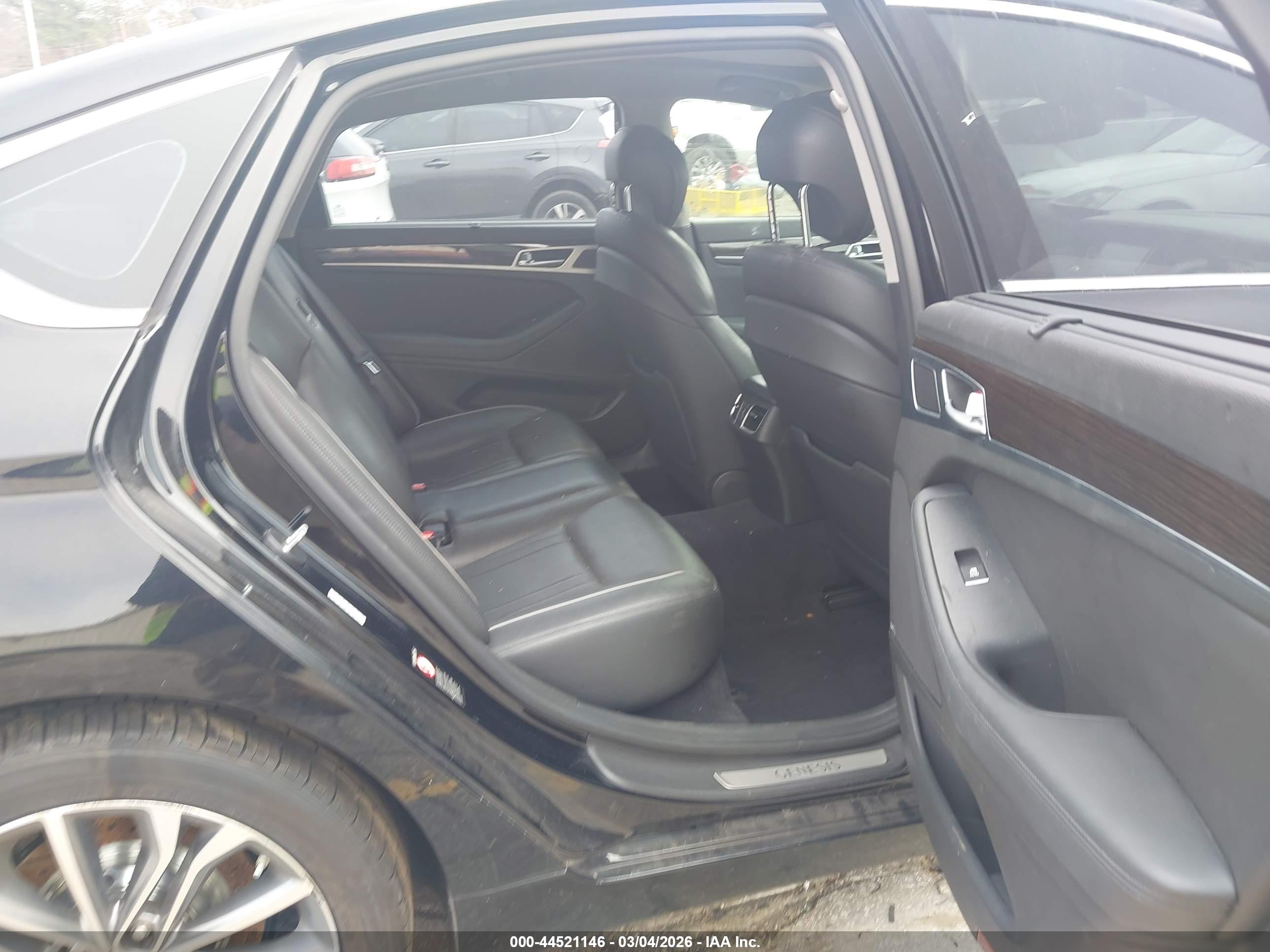 HYUNDAI GENESIS image 8