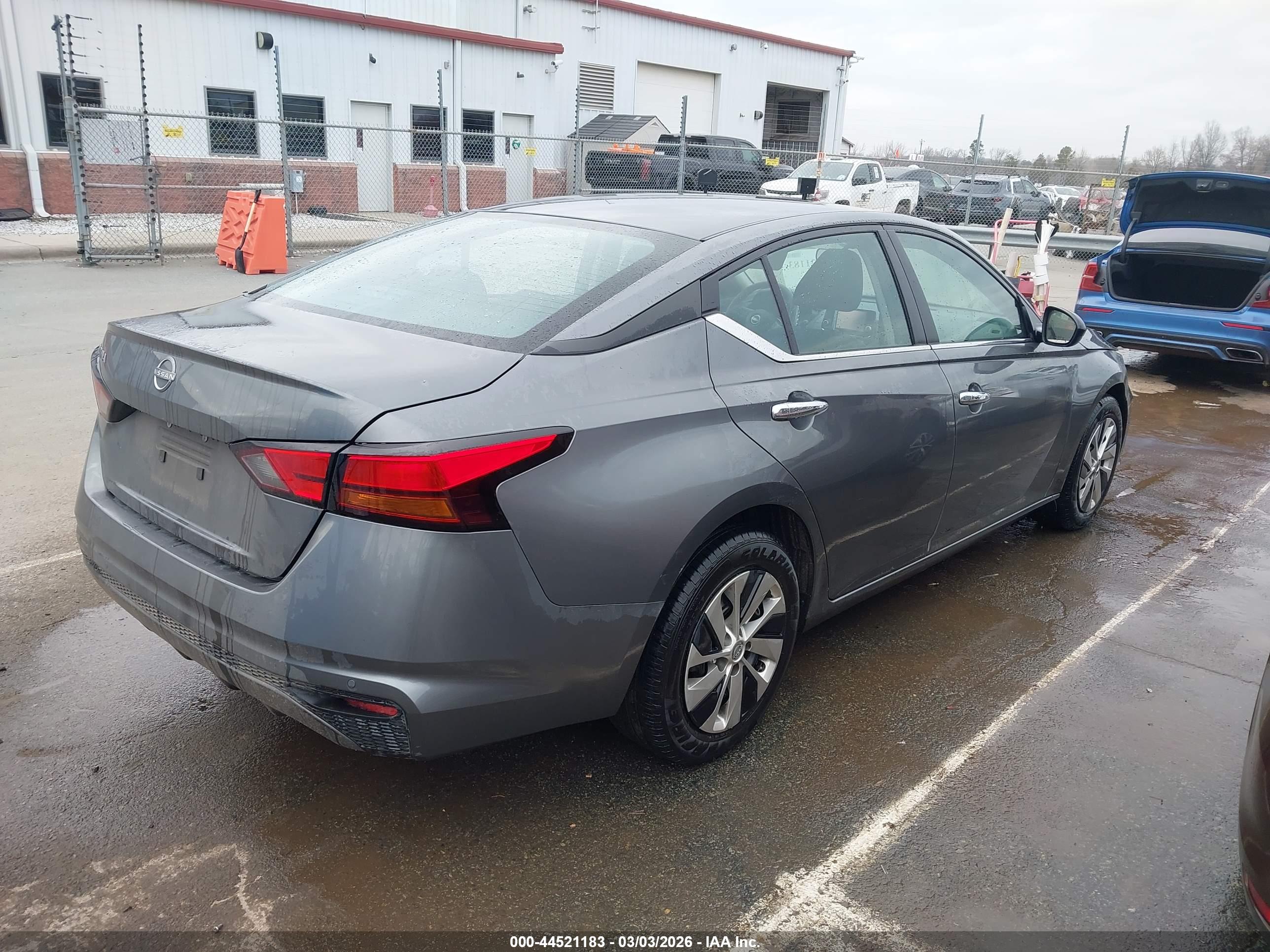NISSAN ALTIMA image 4