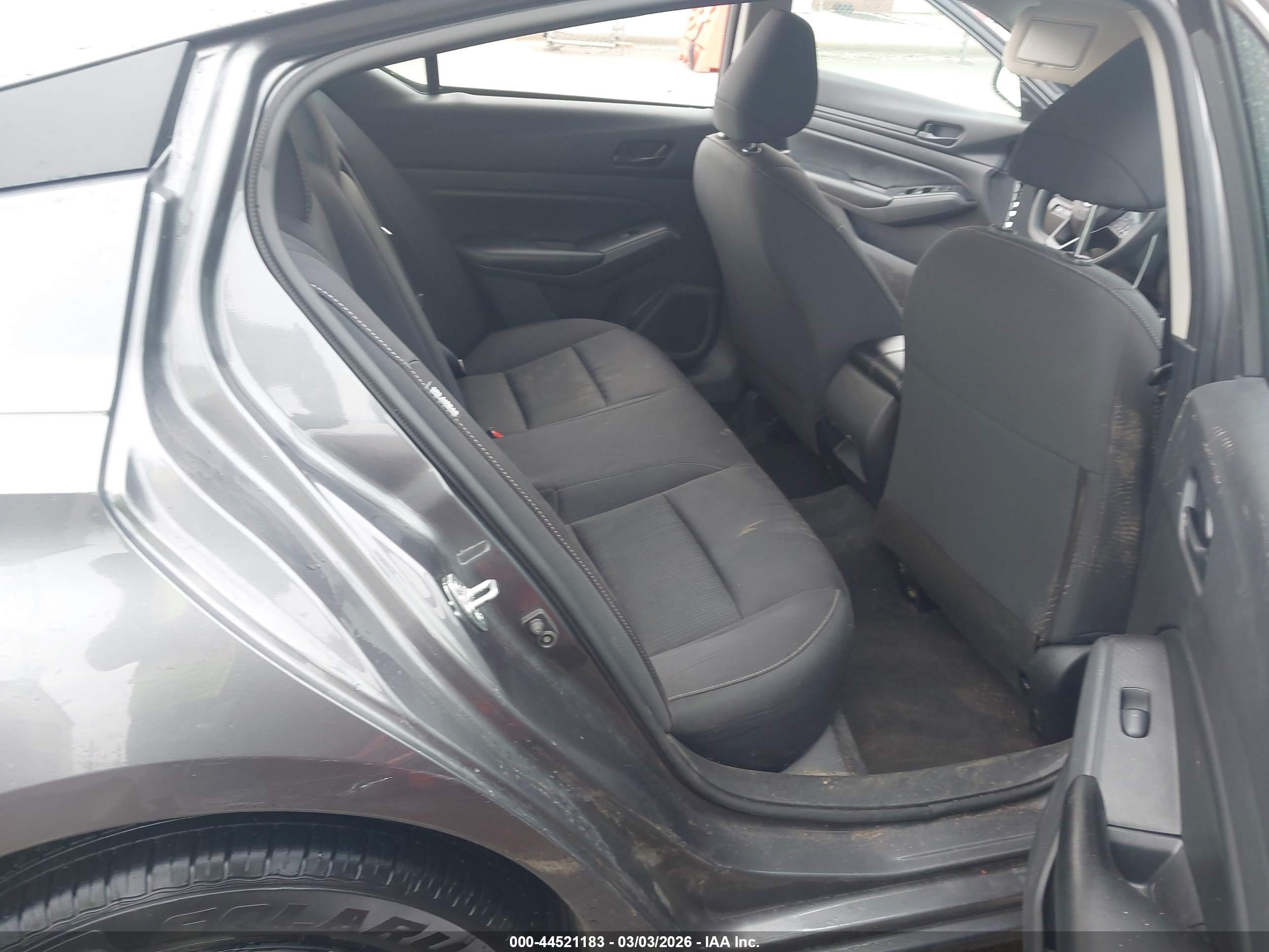 NISSAN ALTIMA image 8