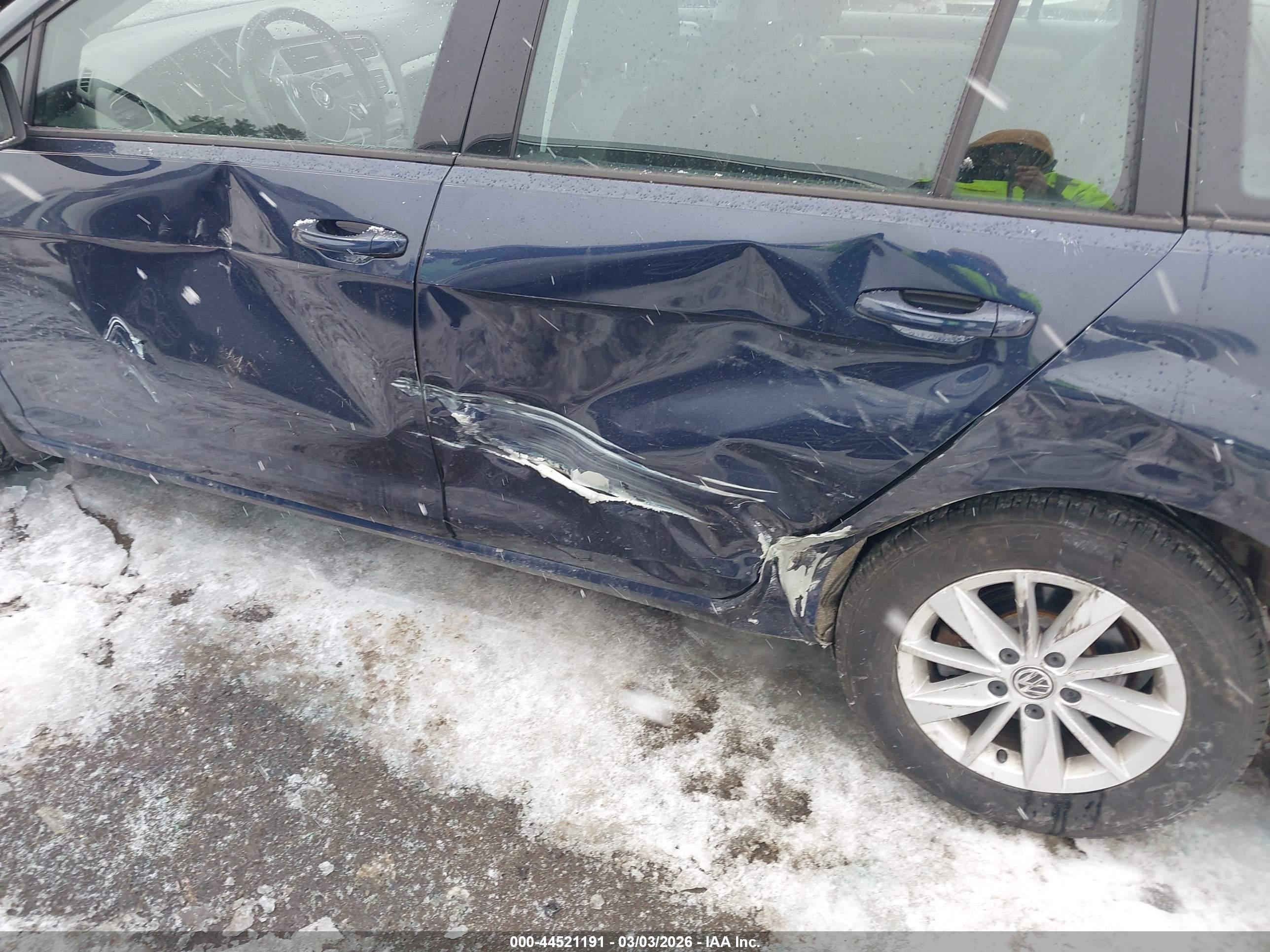 VOLKSWAGEN GOLF image 6